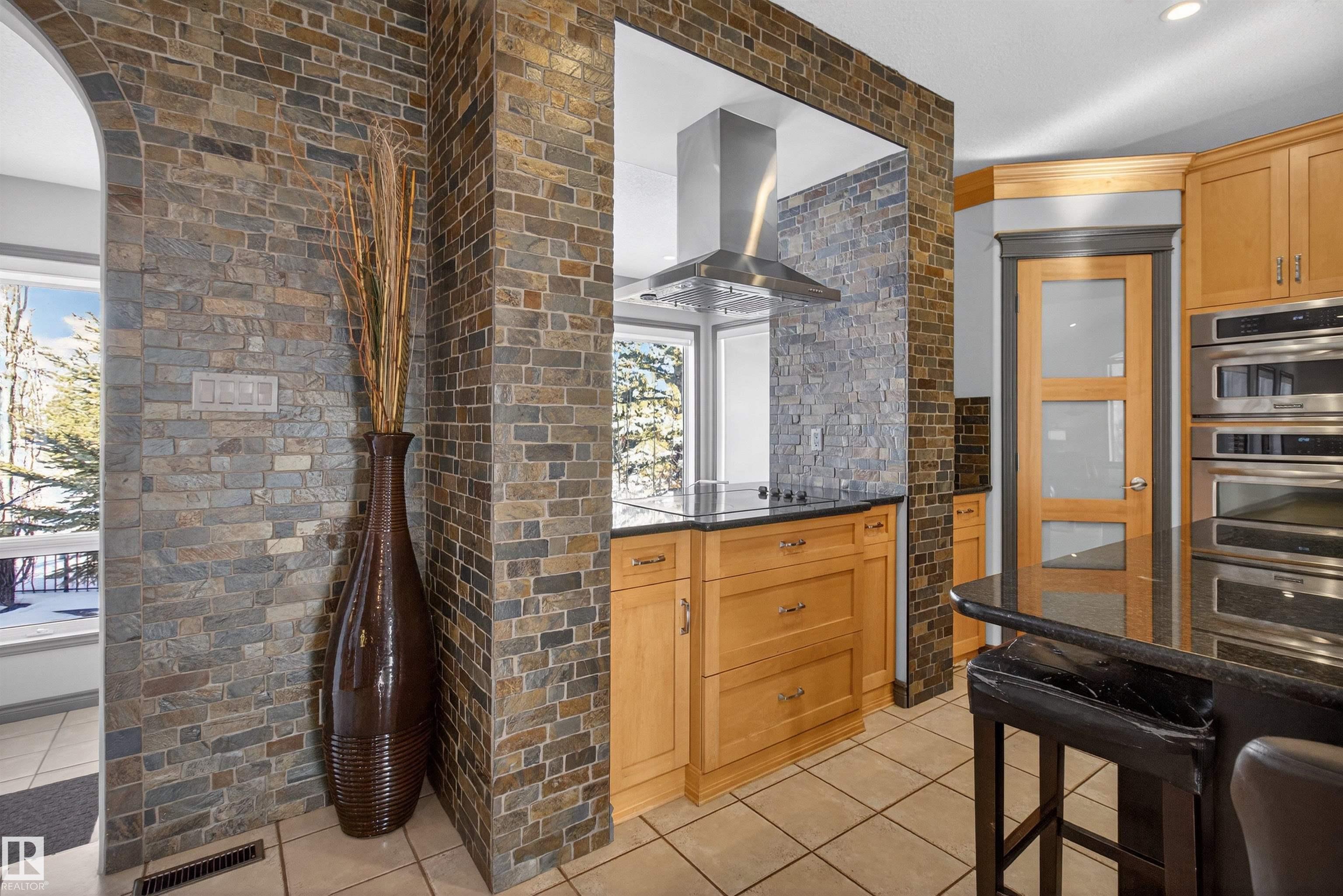 Photo 14 at 15 Coloniale Court, Coloniale Estates, Beaumont