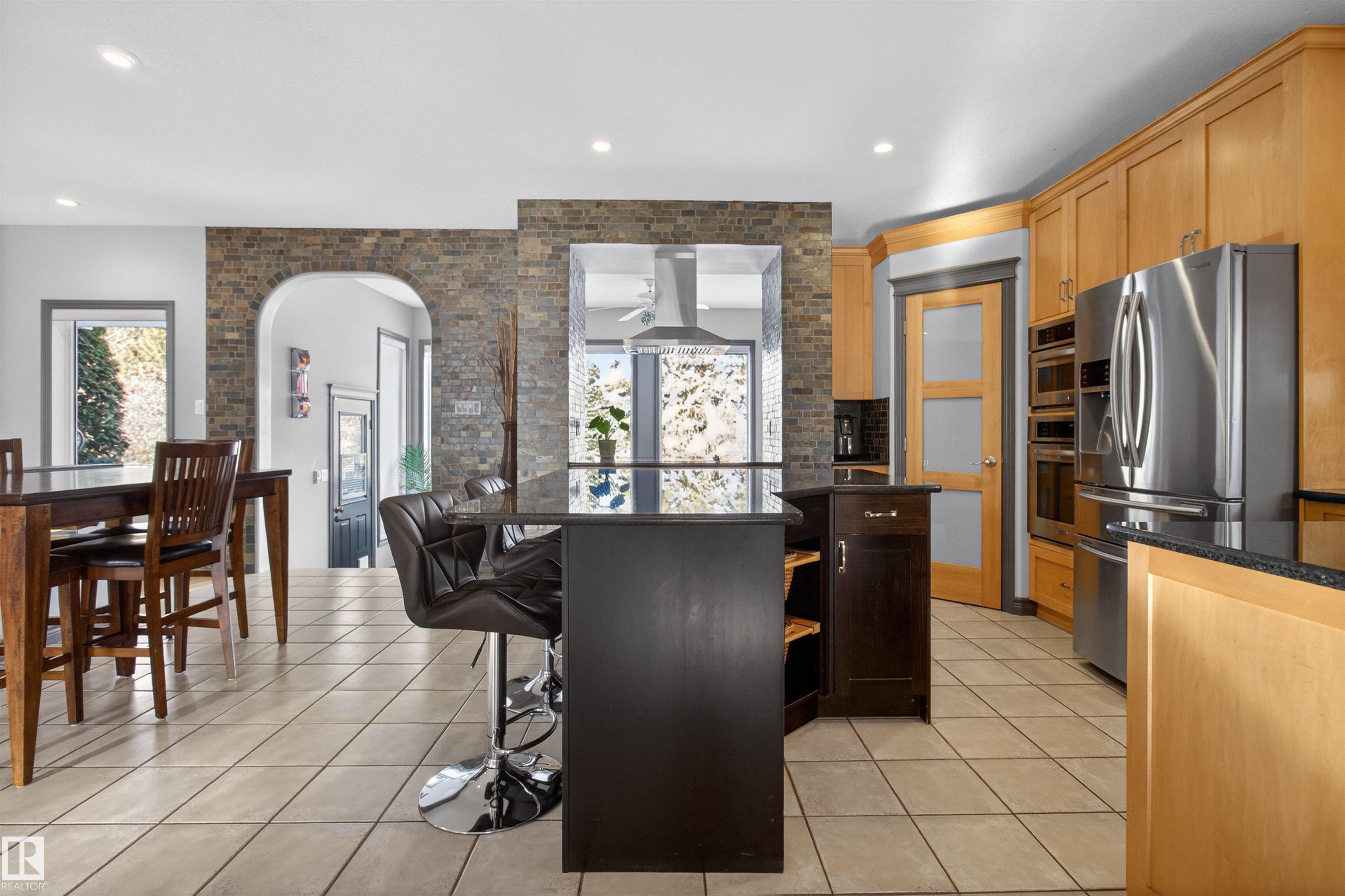 Photo 15 at 15 Coloniale Court, Coloniale Estates, Beaumont