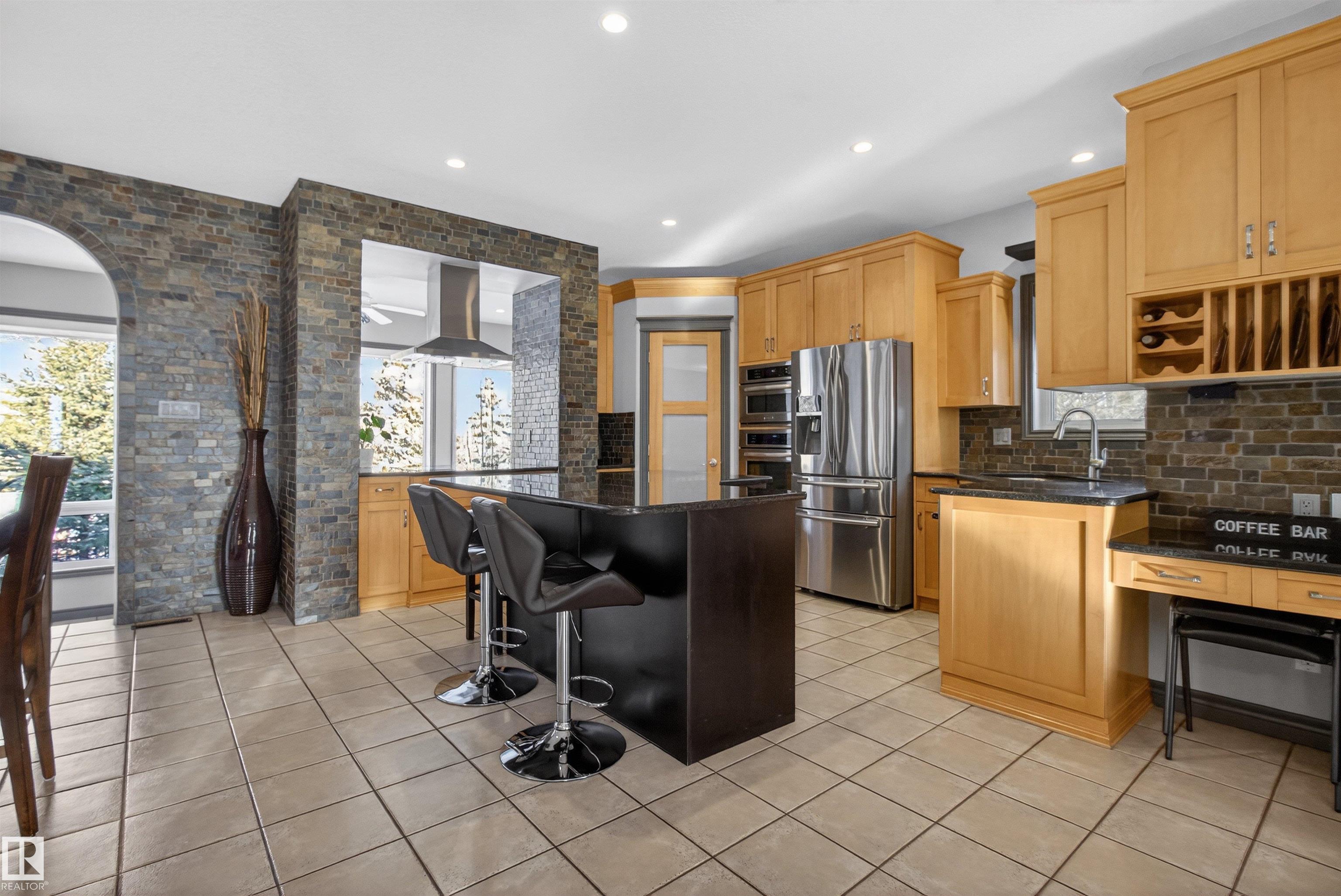 Photo 17 at 15 Coloniale Court, Coloniale Estates, Beaumont