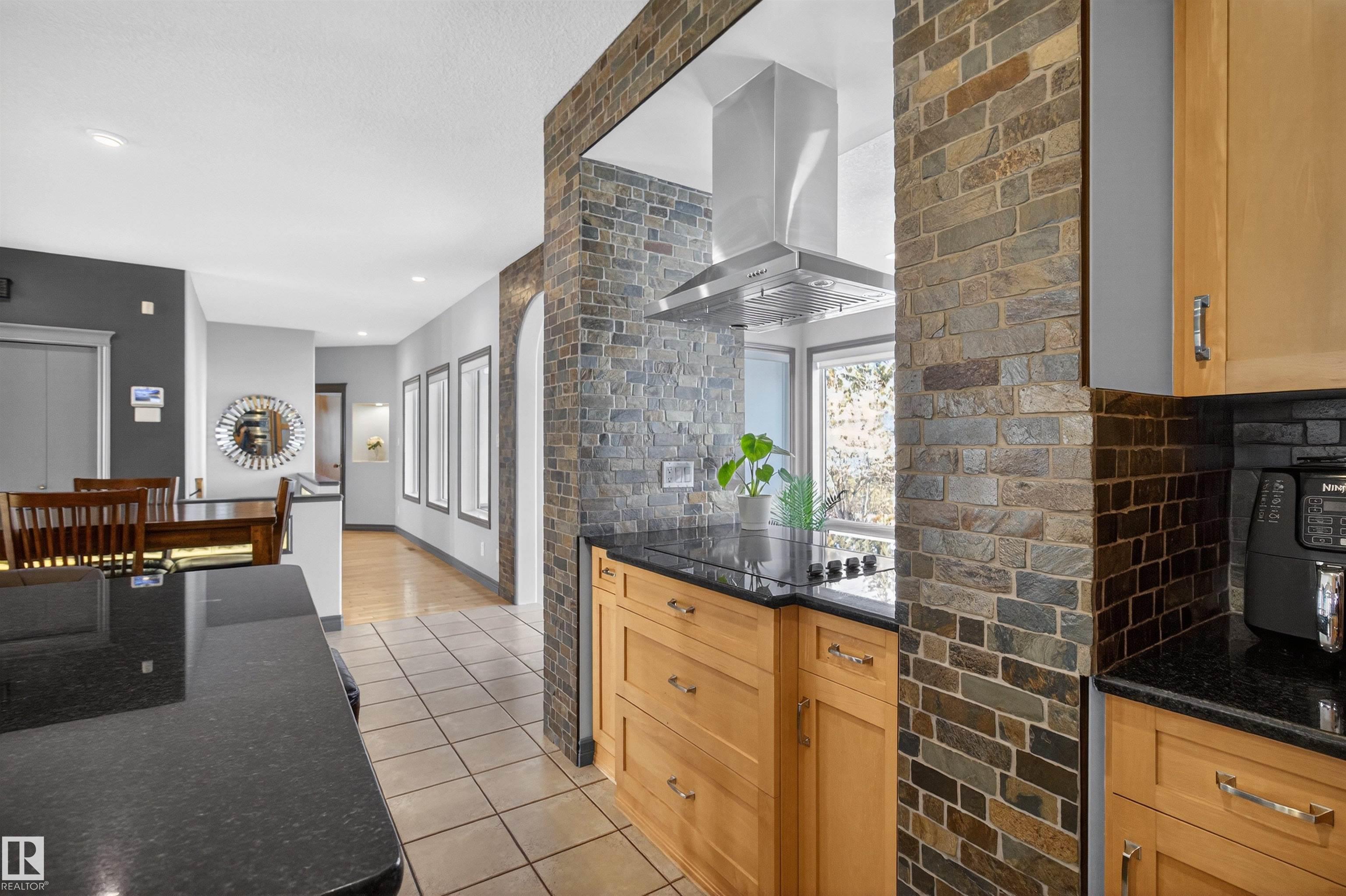 Photo 18 at 15 Coloniale Court, Coloniale Estates, Beaumont