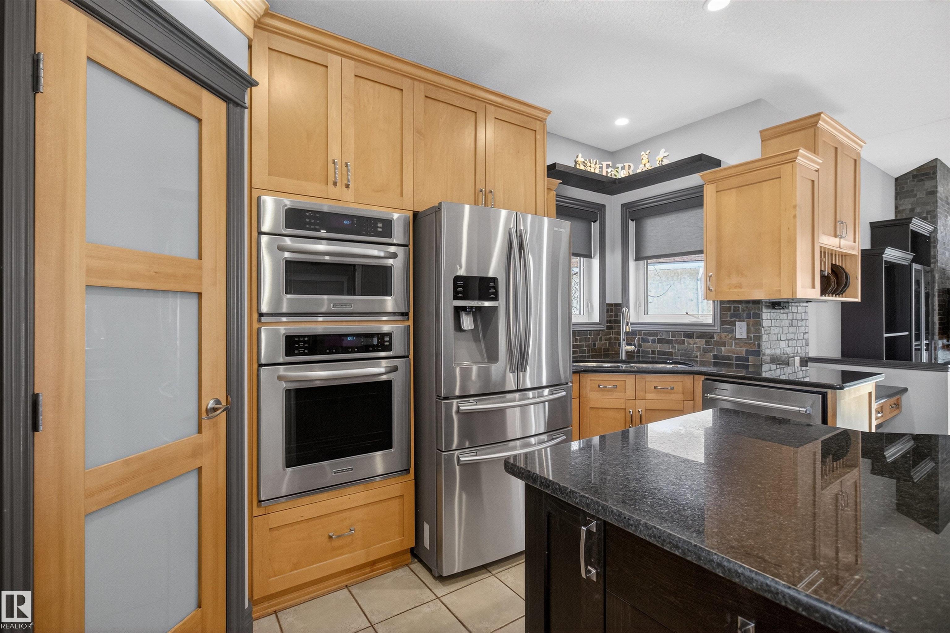 Photo 19 at 15 Coloniale Court, Coloniale Estates, Beaumont