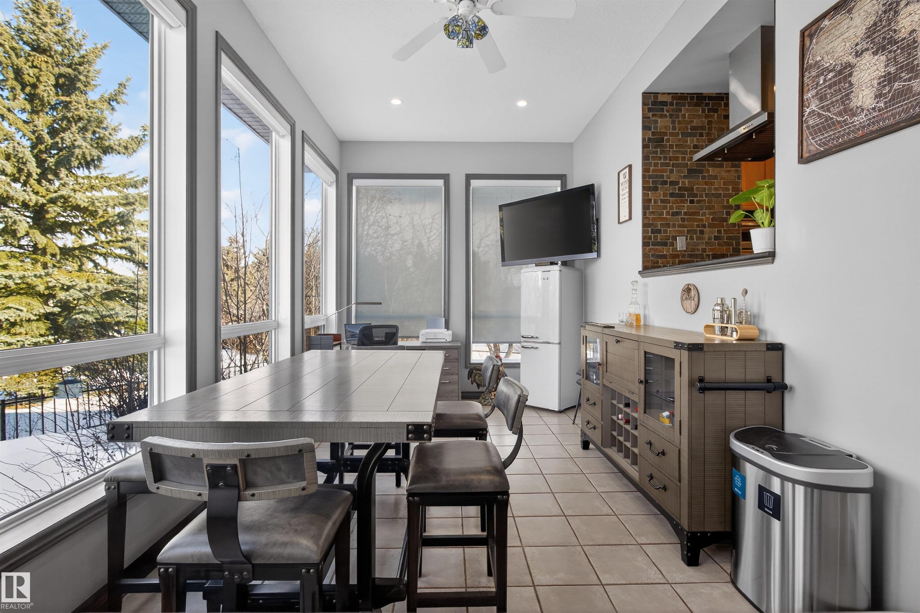 Photo 30 at 15 Coloniale Court, Coloniale Estates, Beaumont