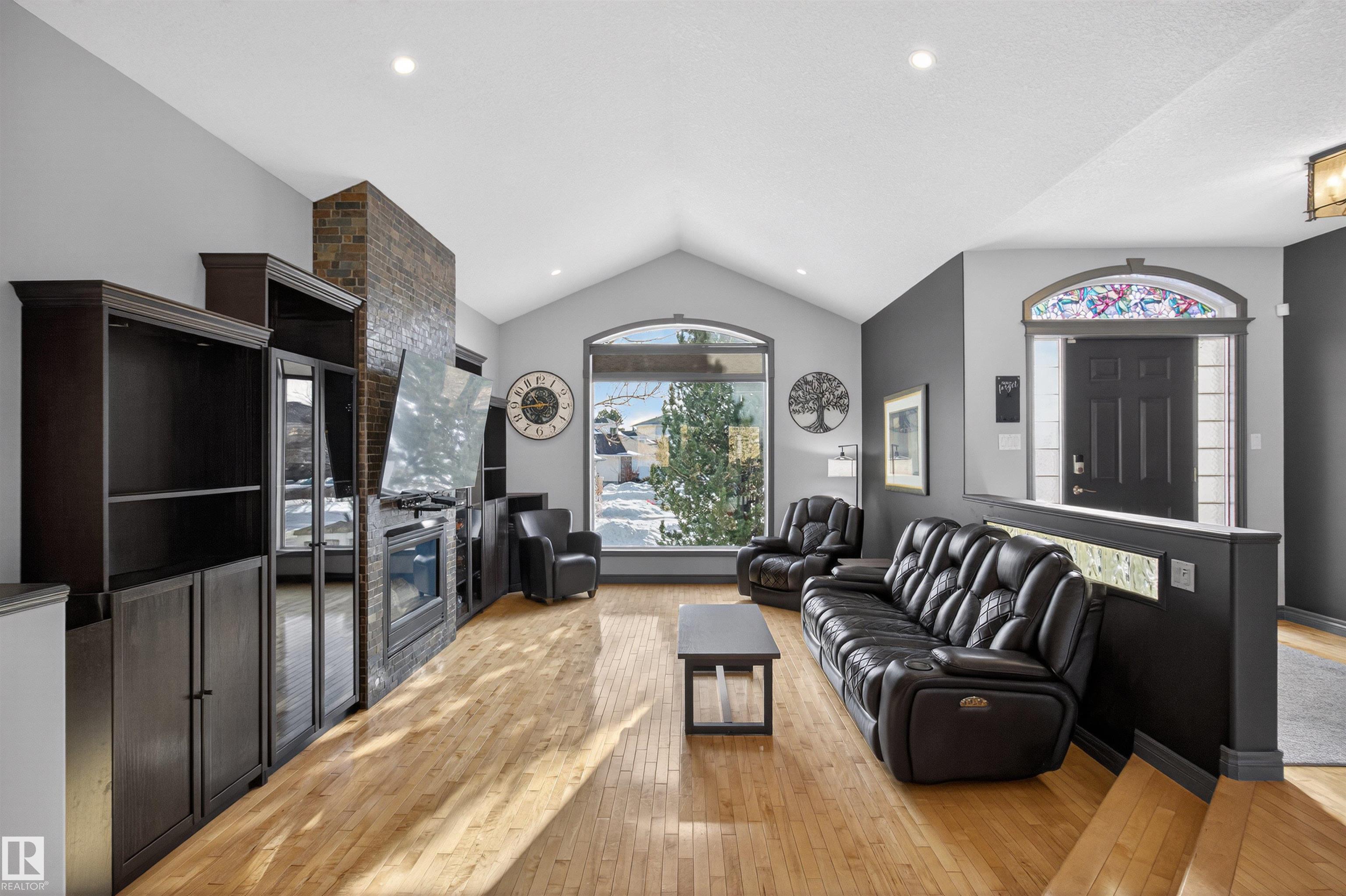 Photo 7 at 15 Coloniale Court, Coloniale Estates, Beaumont