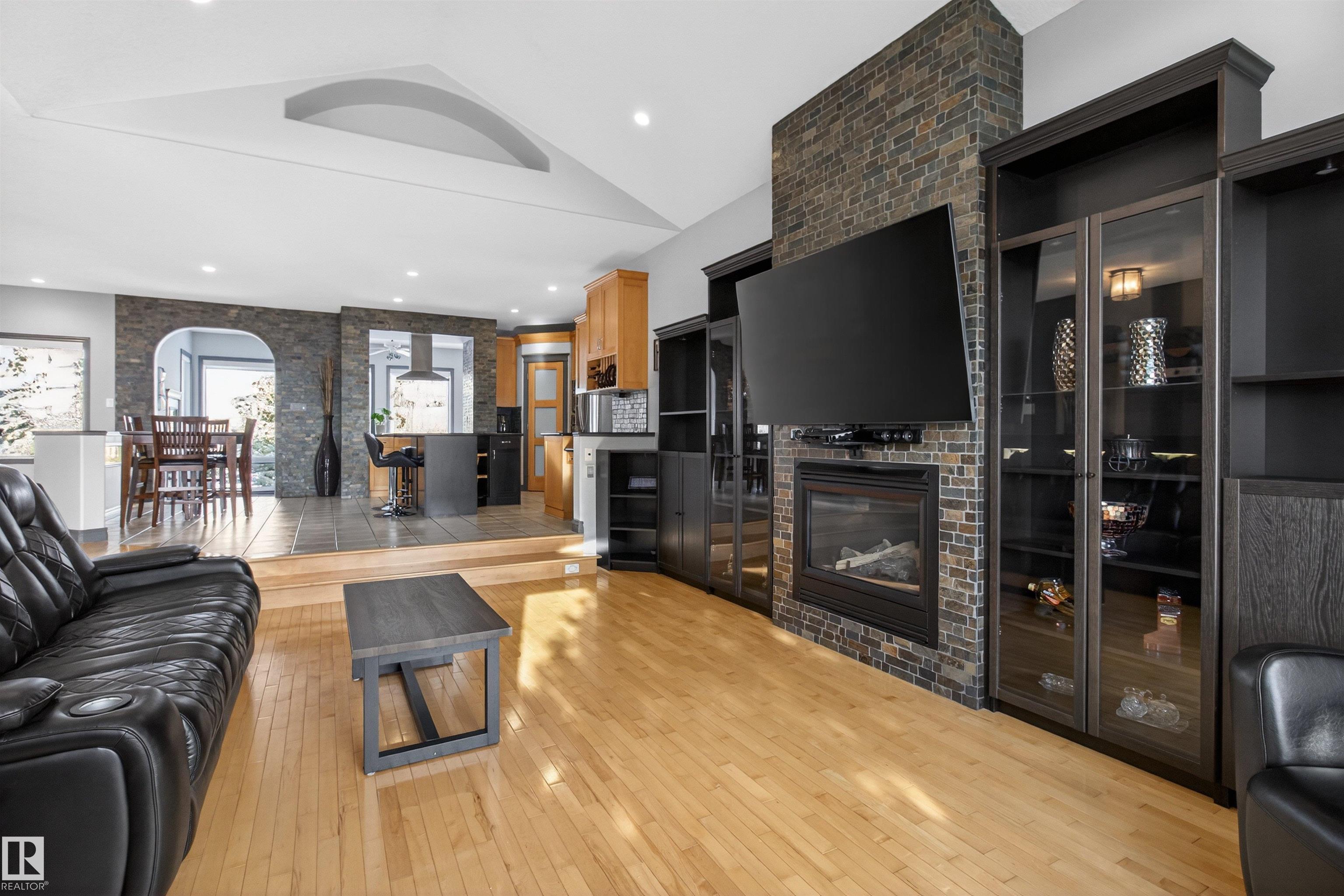 Photo 10 at 15 Coloniale Court, Coloniale Estates, Beaumont