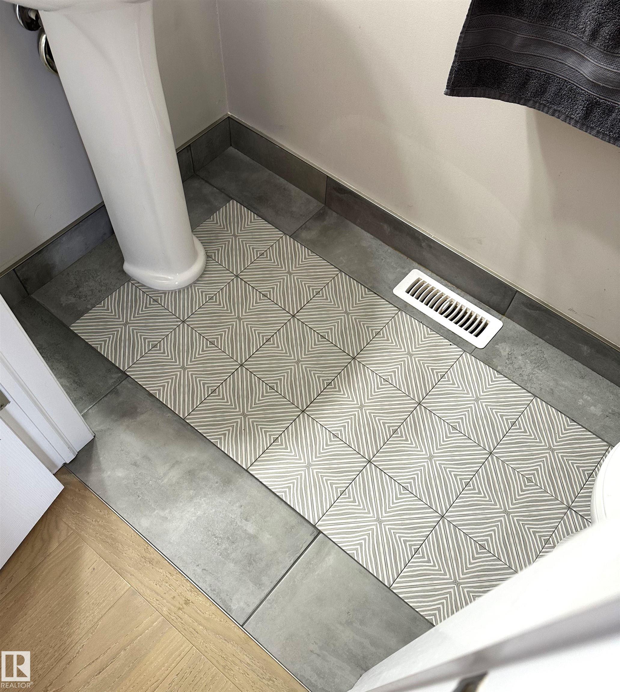 Photo 30 at 60 - 1804 70 Street SW, Summerside, Edmonton