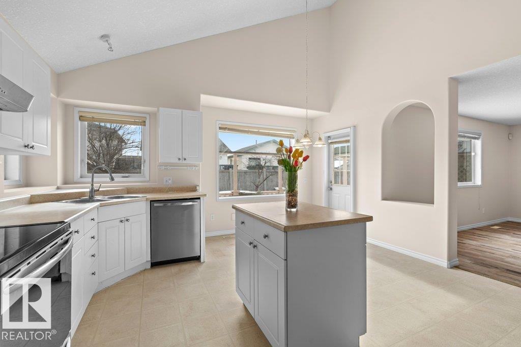 Photo 8 at 8311 171 Avenue NW, Klarvatten, Edmonton