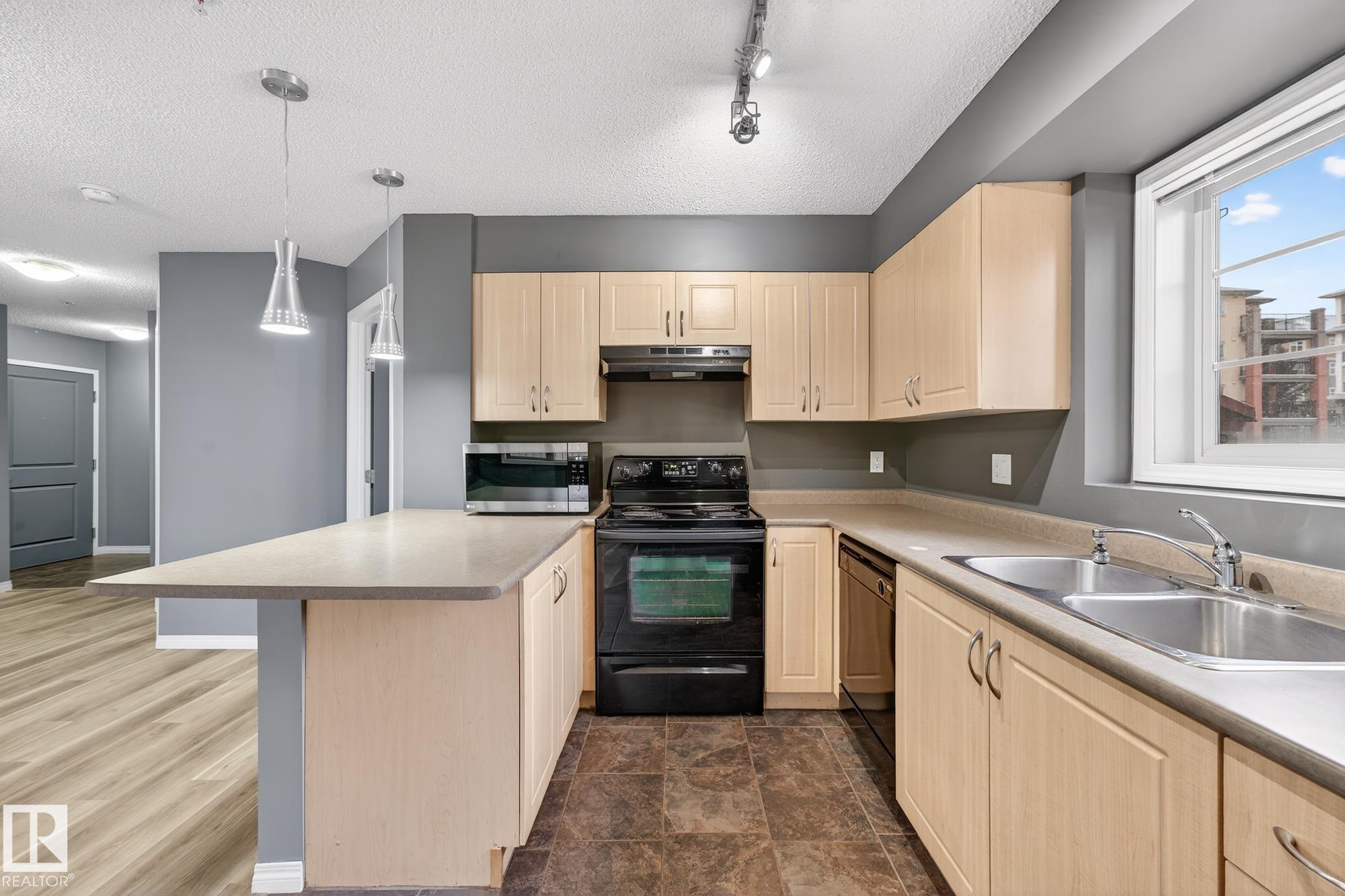 Photo 10 at 102 - 11445 Ellerslie Road SW, Rutherford, Edmonton