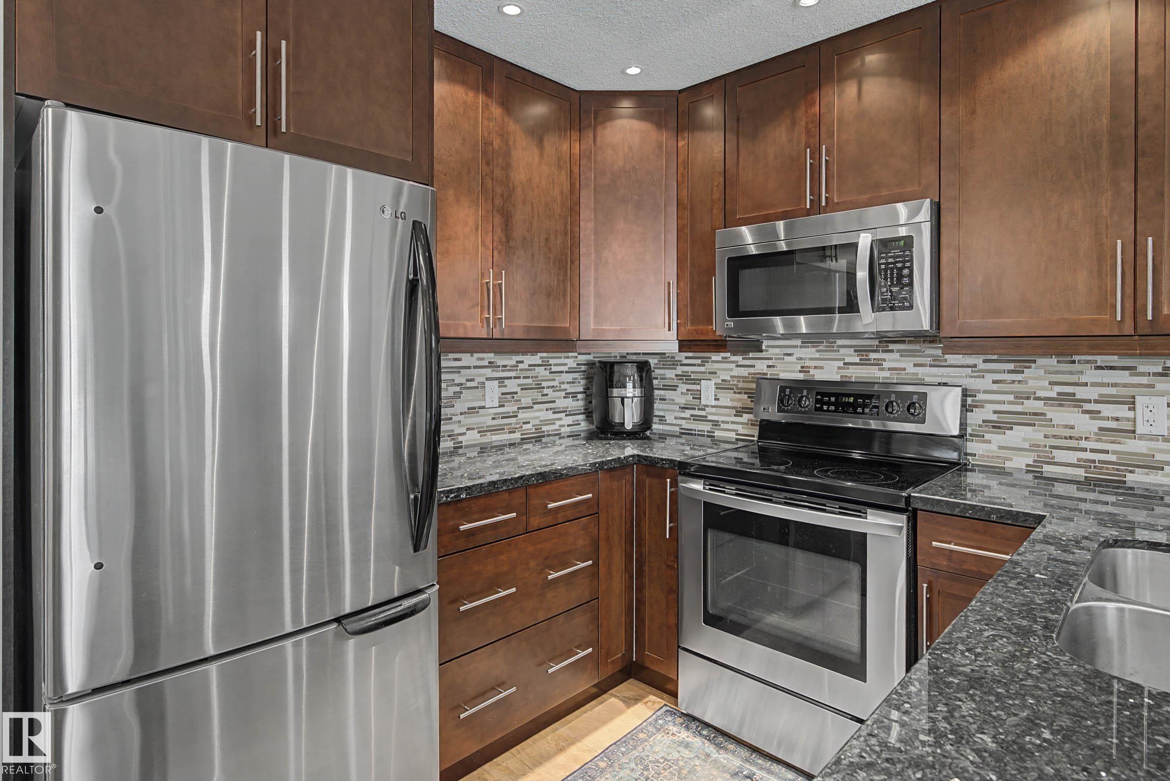 Photo 8 at 210 - 2204 44 Avenue NW, Larkspur, Edmonton