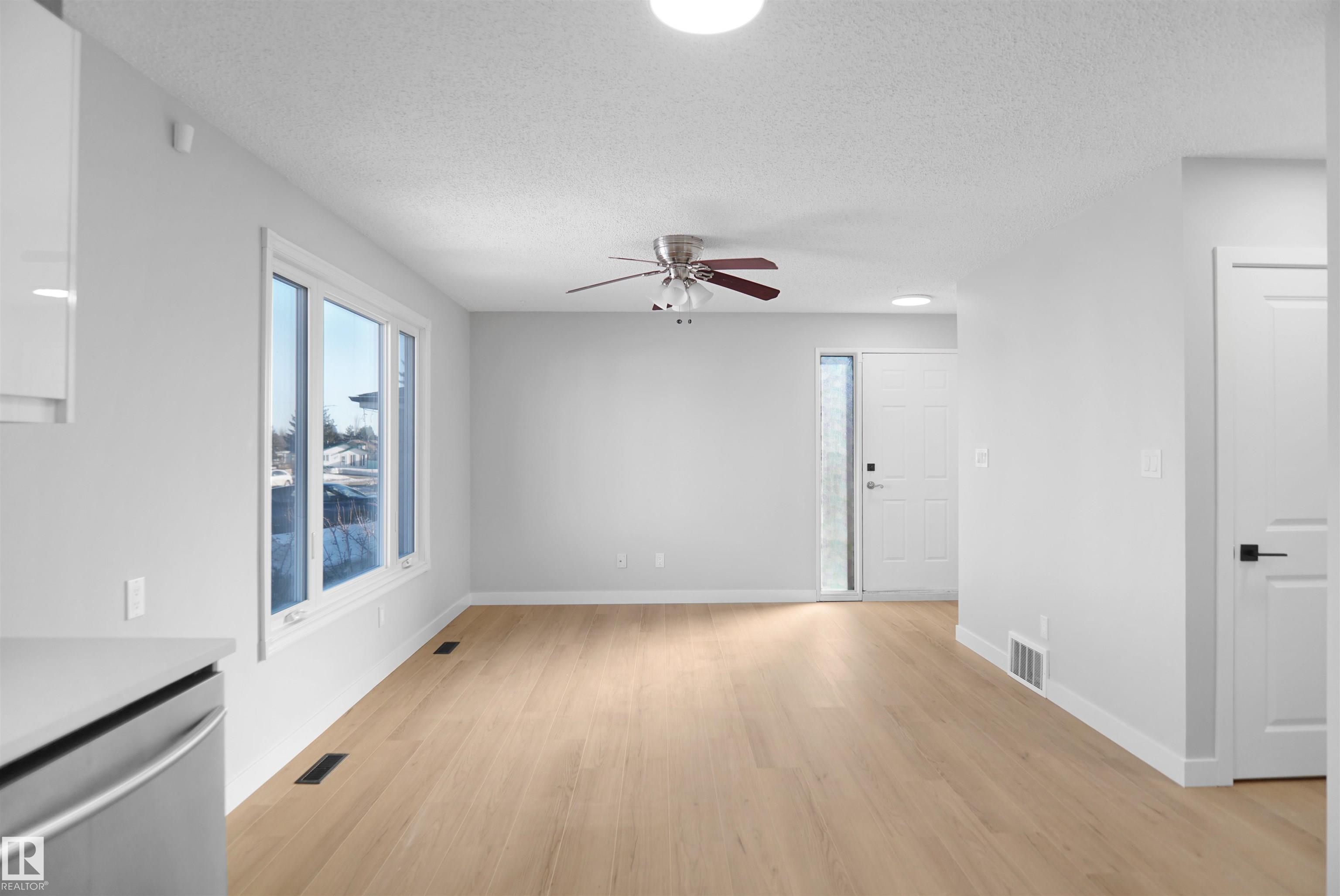 Photo 8 at 3312 44a Street NW, Weinlos, Edmonton