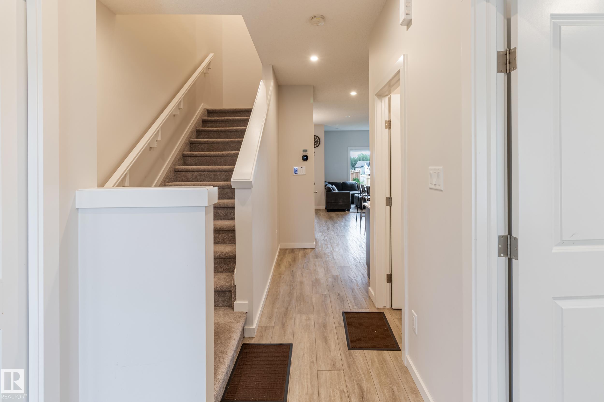 304 36 Avenue NW, Maple Crest, Edmonton