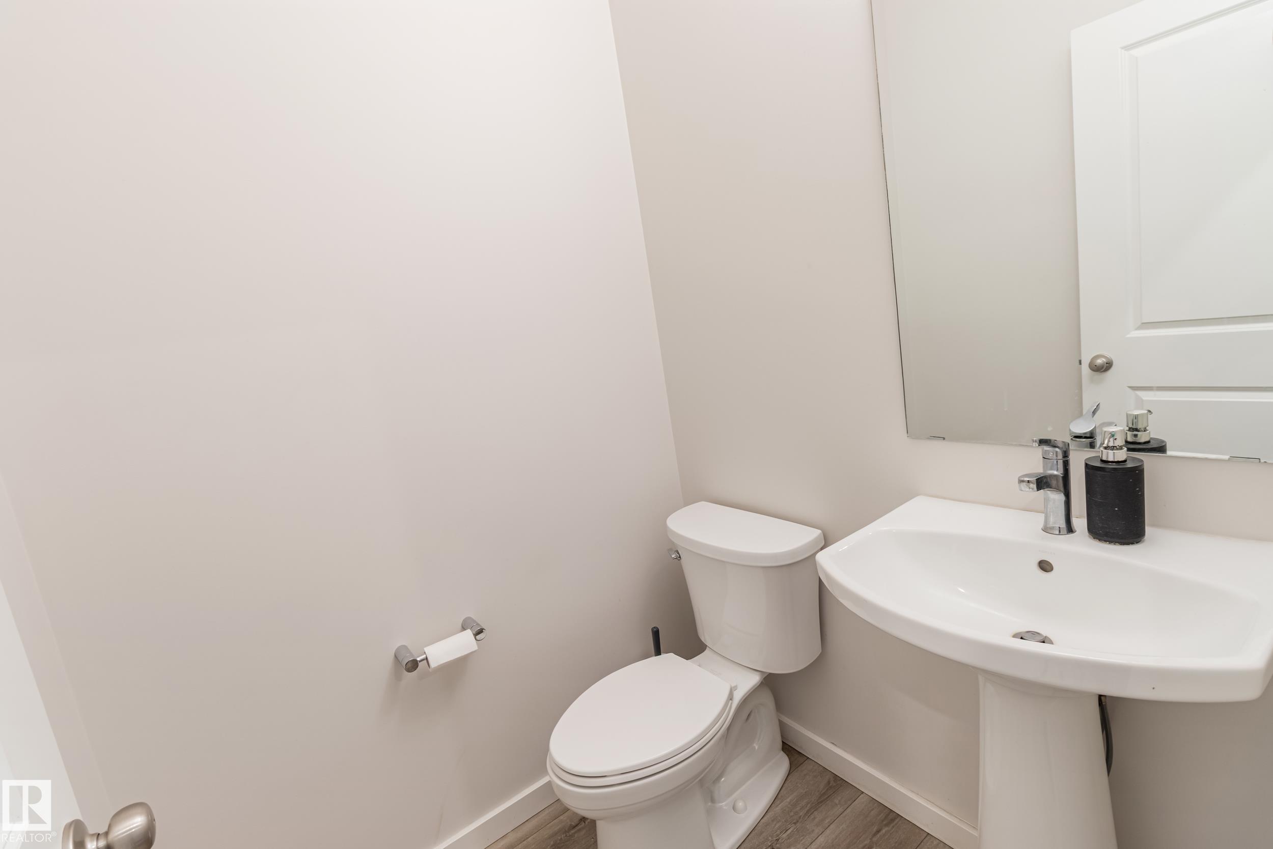 Photo 7 at 304 36 Avenue NW, Maple Crest, Edmonton