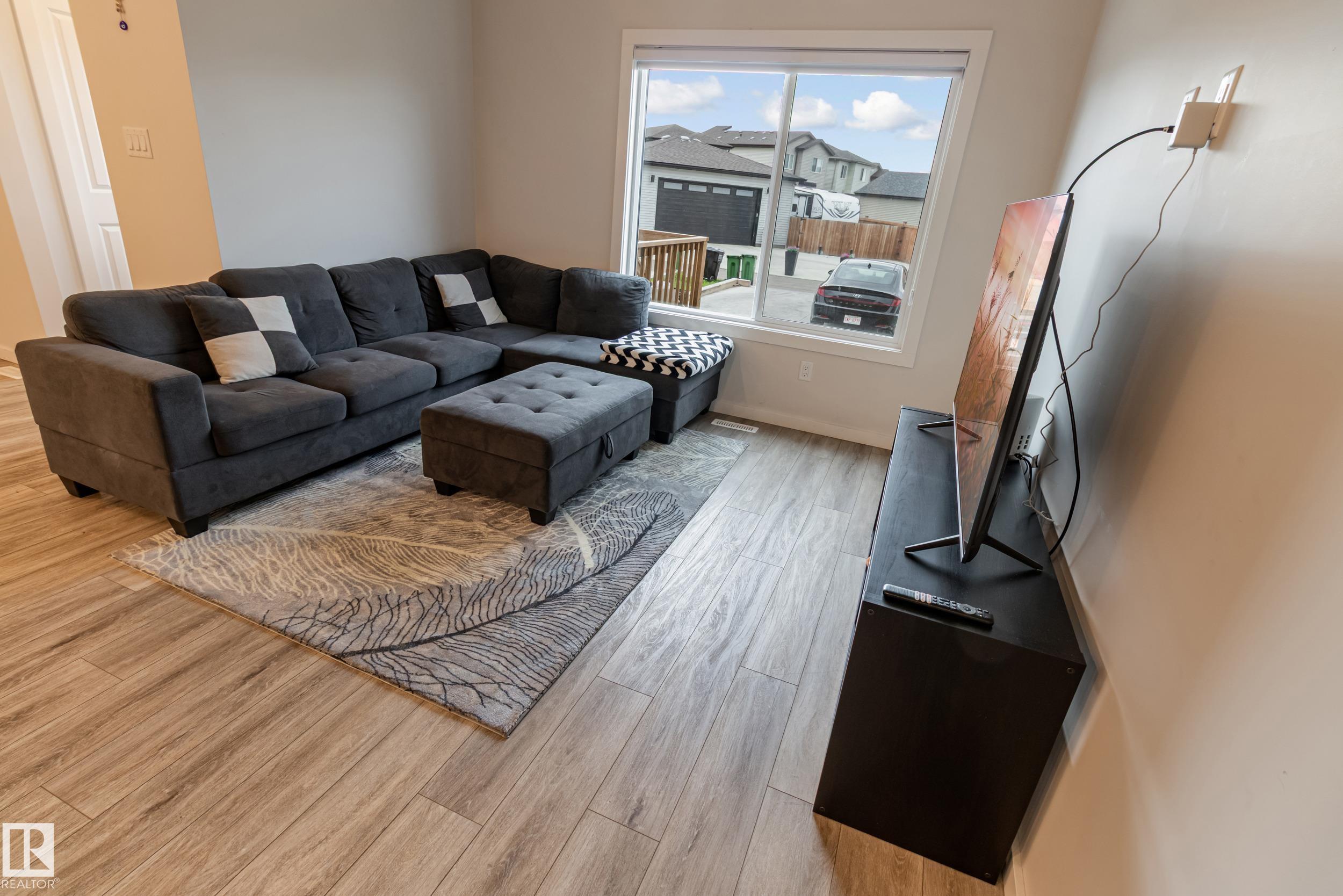 Photo 10 at 304 36 Avenue NW, Maple Crest, Edmonton