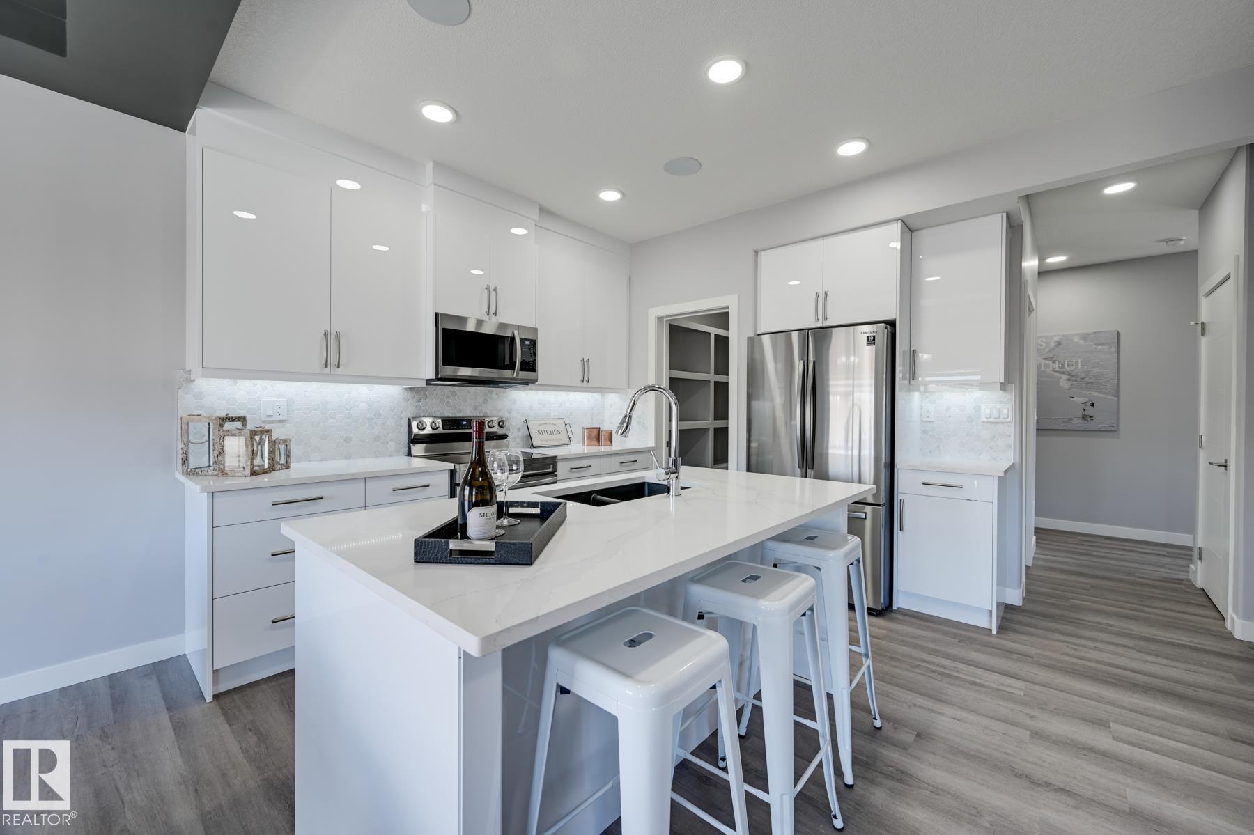 Photo 7 at 1132 Goldfinch Crescent NW, Kinglet Gardens, Edmonton