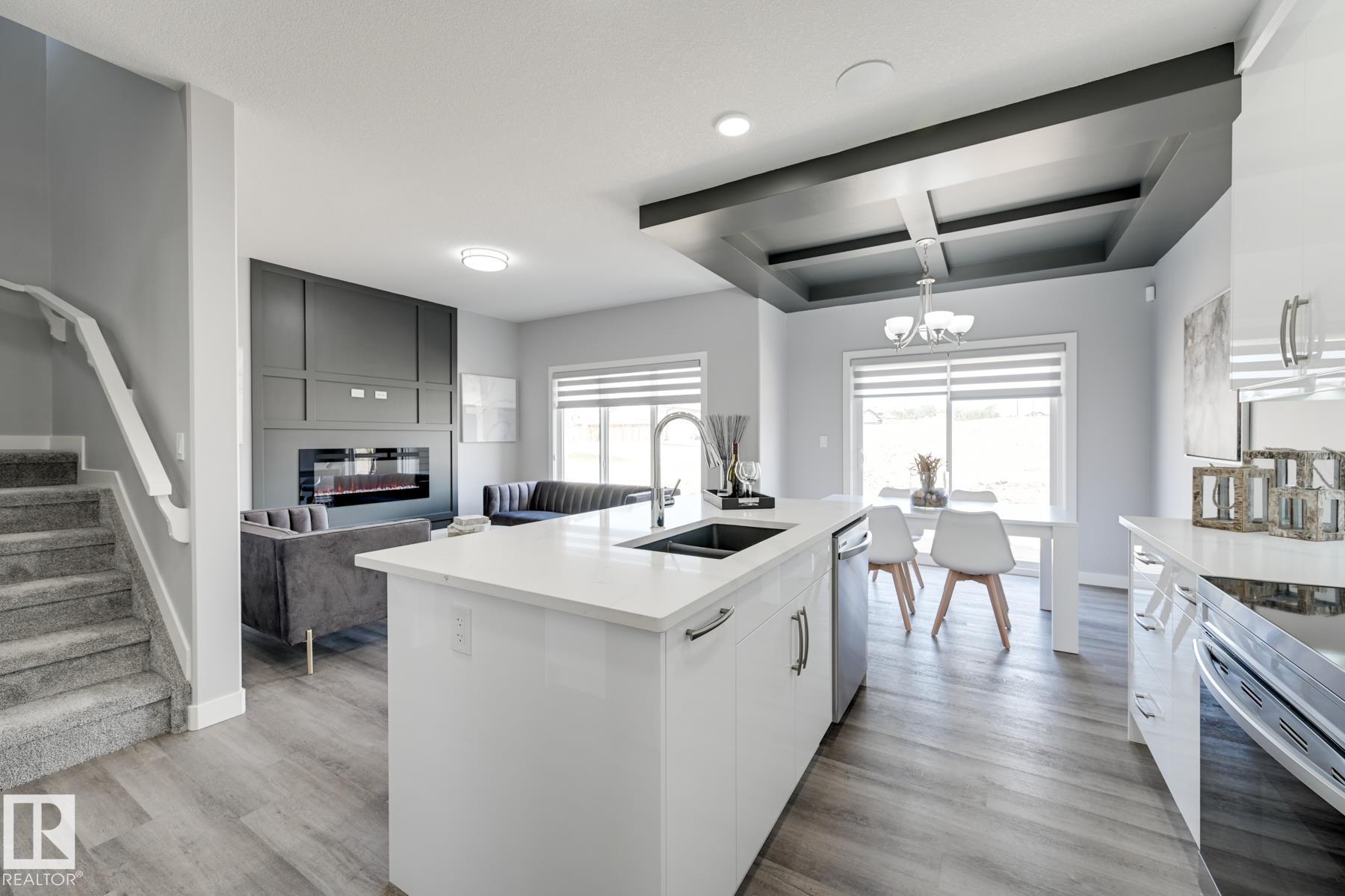 Photo 9 at 1132 Goldfinch Crescent NW, Kinglet Gardens, Edmonton