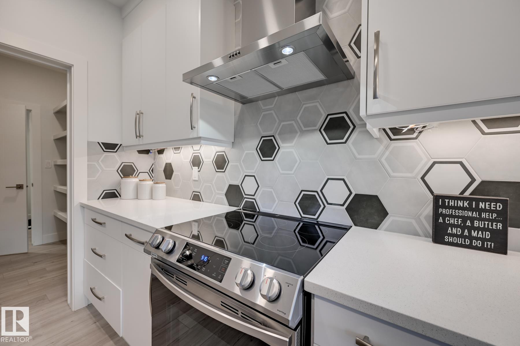 Photo 6 at 1134 Goldfinch Crescent NW, Kinglet Gardens, Edmonton