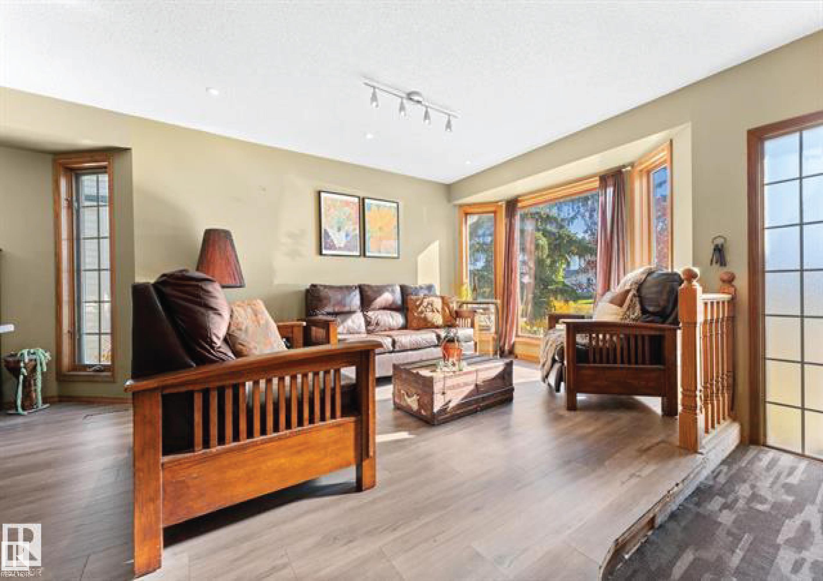 Picture for 6018 156 AV NW