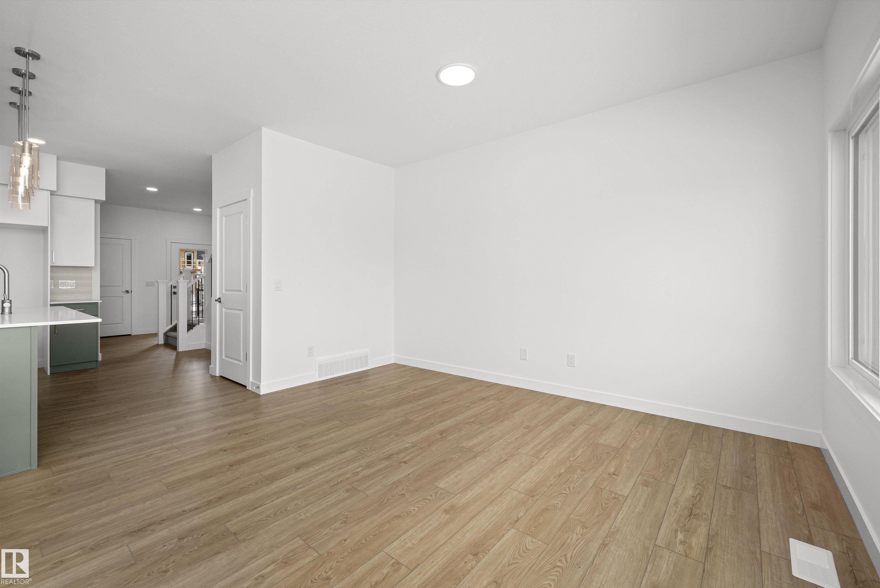 https://zimg.paragon.ice.com/ParagonImages/Property/PM/RAE/225389575/18/0/0/538c54f4335e905f54d5d3f412f47903/1/c38d84253721553fb411bd0dcea31831/225389575-dc23ca1f-3a18-42c2-94cb-2a0b94cc7421.JPG