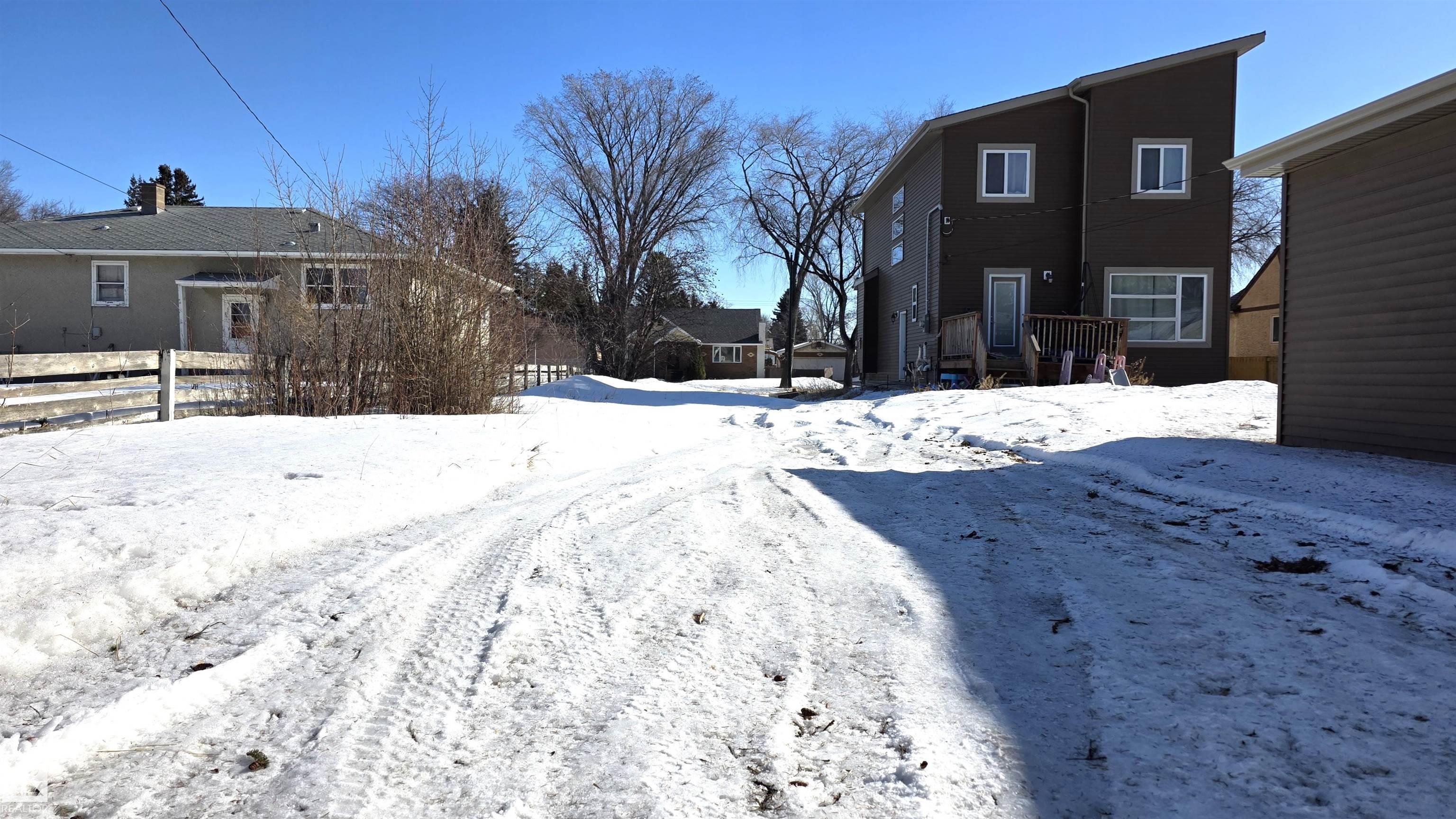 https://zimg.paragon.ice.com/ParagonImages/Property/PM/RAE/225389579/3/0/0/b0811bf57304867ac01038dbdb4b1f15/1/2e43d84d15fac212c5564cbfce8fac13/225389579-c24110b3-e088-43bd-bb68-6f0fbb4a0c1a.JPG