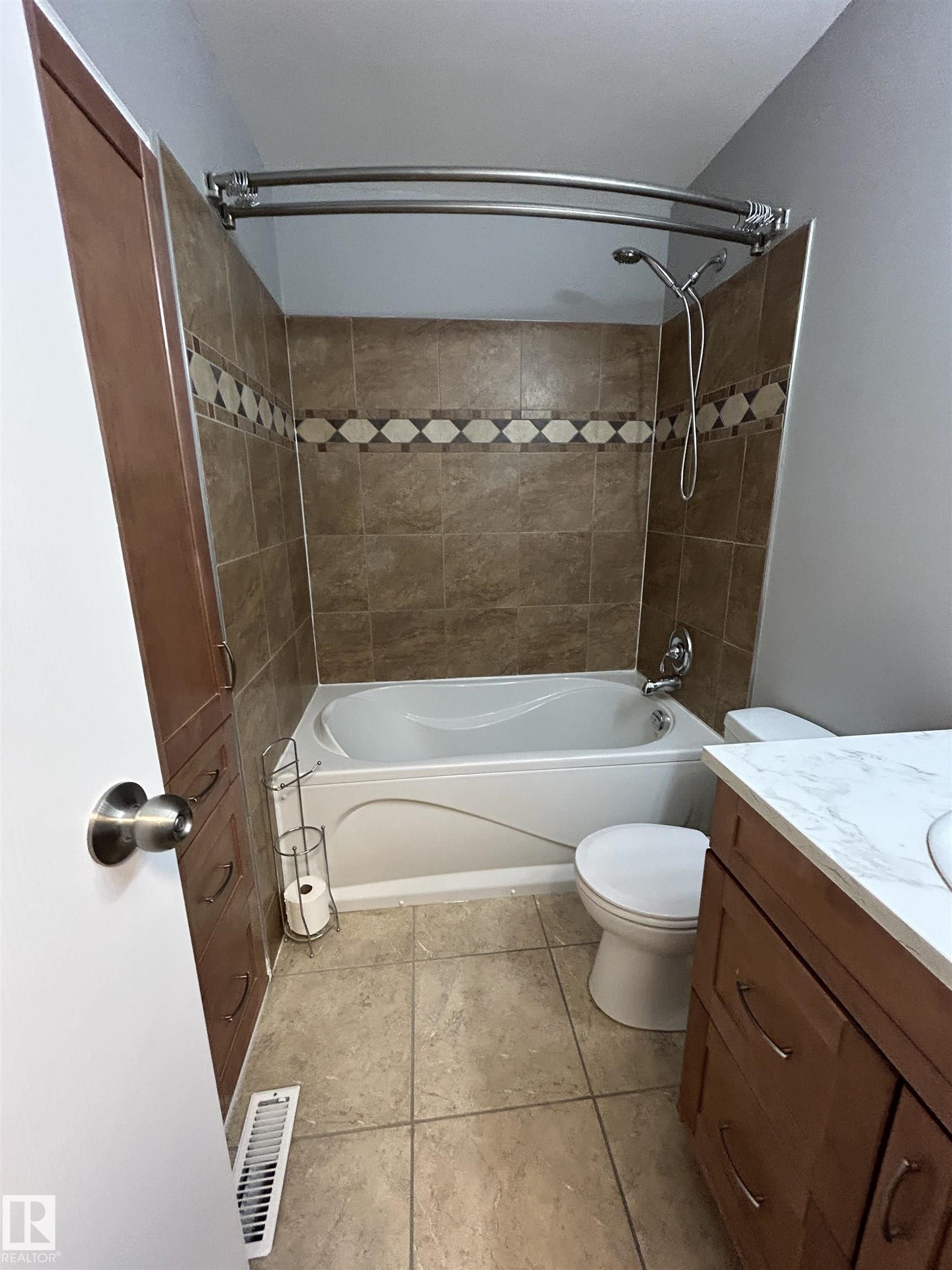 Photo 17 at 10426 27 Avenue NW, Ermineskin, Edmonton