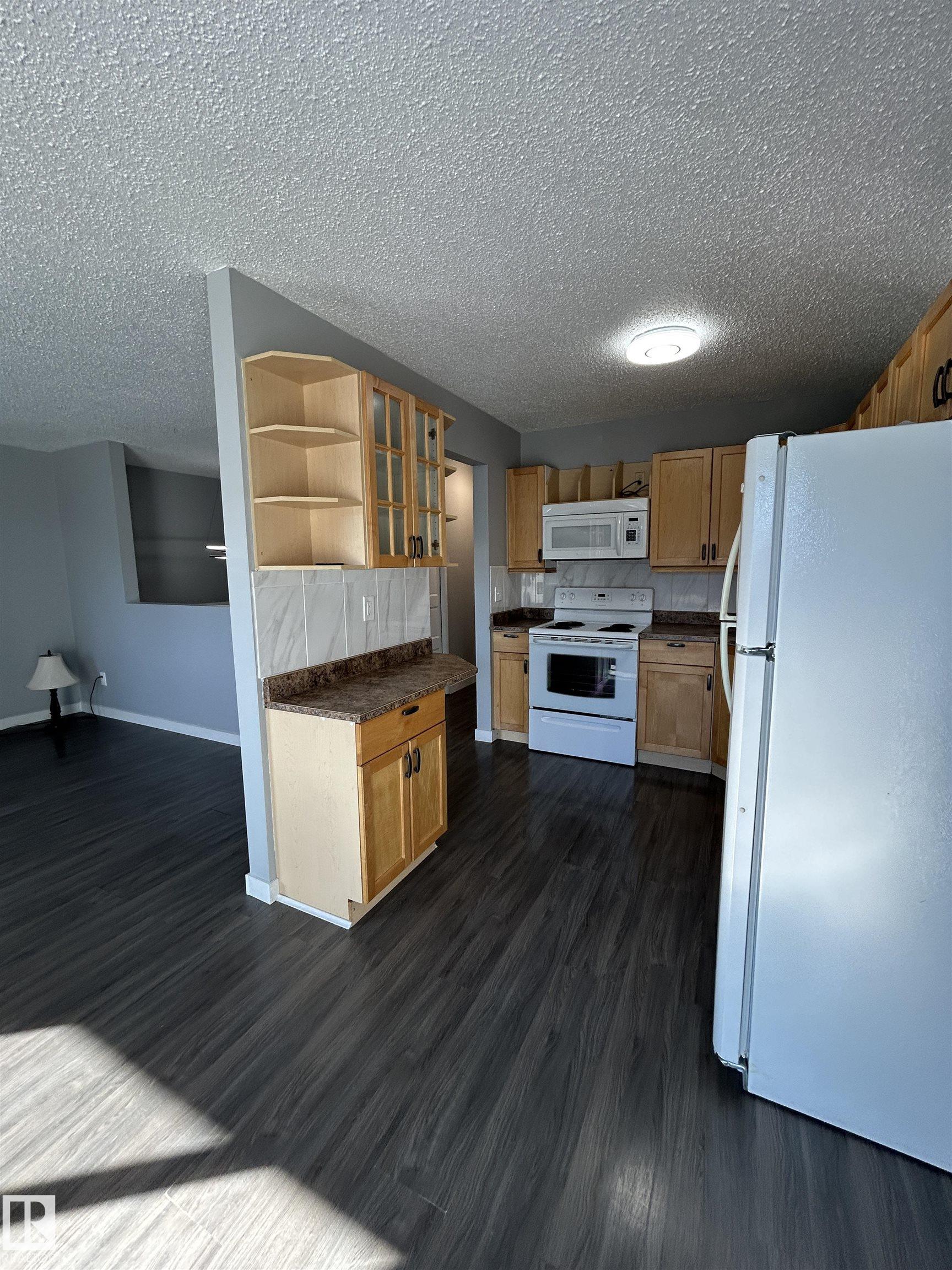 Photo 10 at 10426 27 Avenue NW, Ermineskin, Edmonton