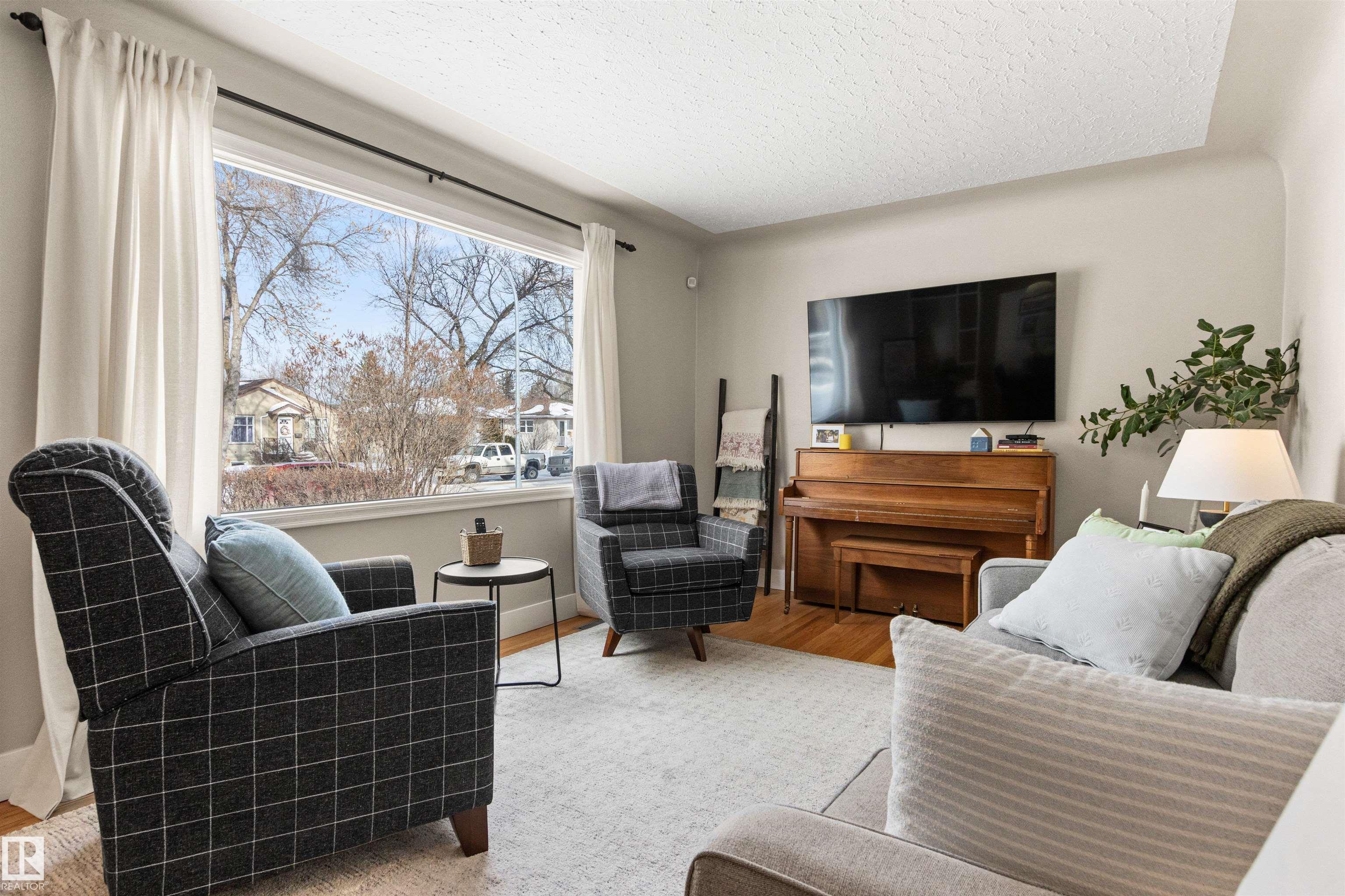 Photo 11 at 8135 78 Avenue NW, King Edward Park, Edmonton