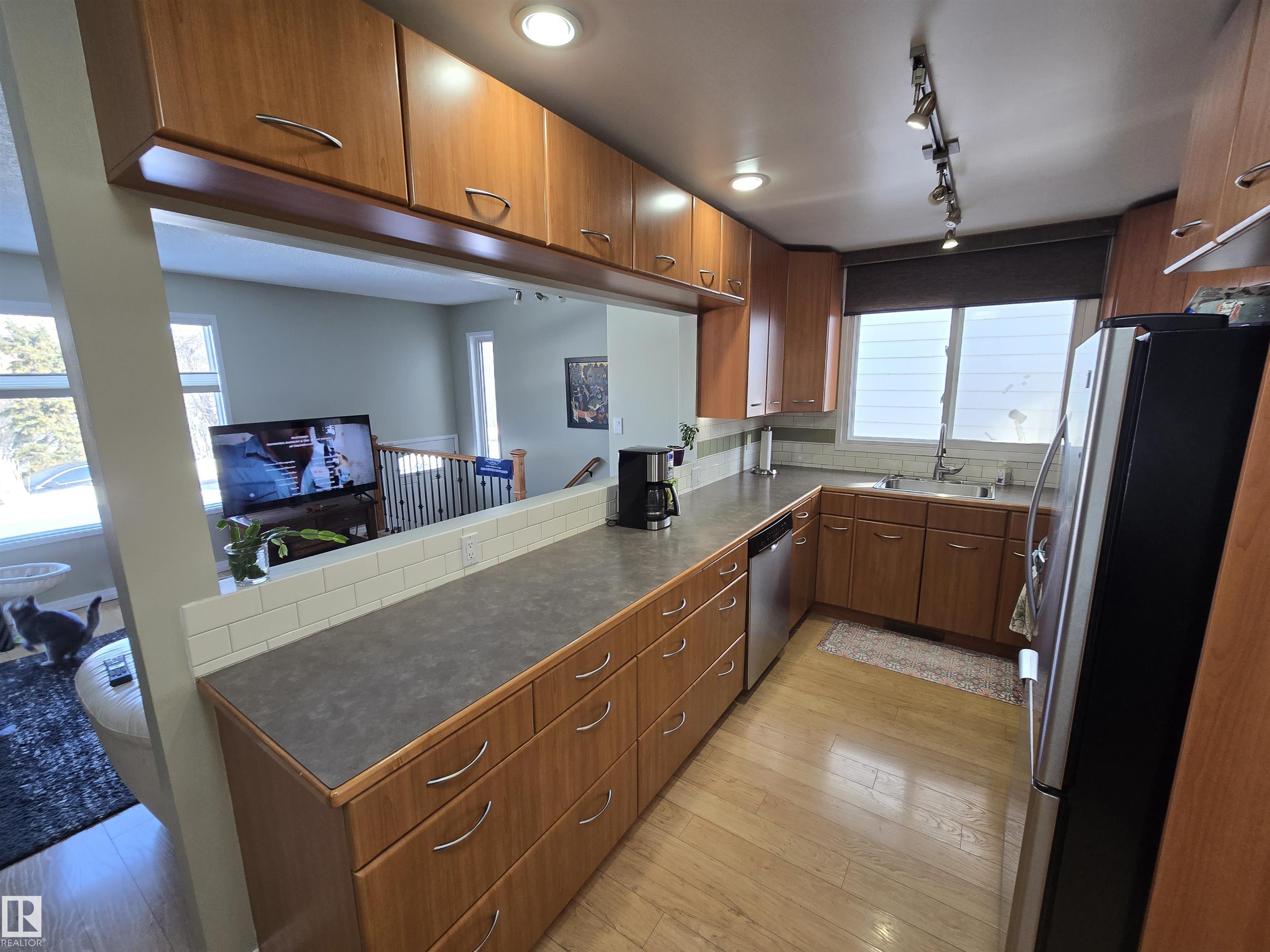 Photo 11 at 10282 87 Street NW, Riverdale, Edmonton