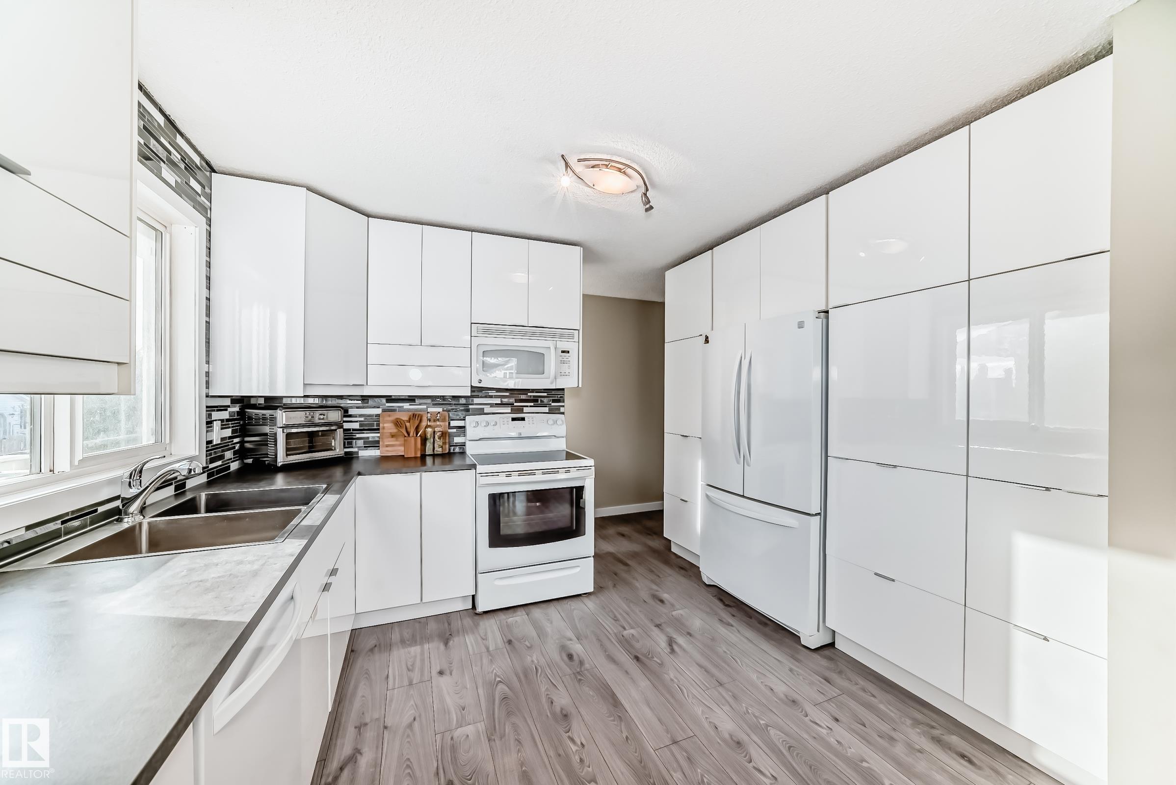 Photo 15 at 6111 18 Avenue NW, Meyokumin, Edmonton