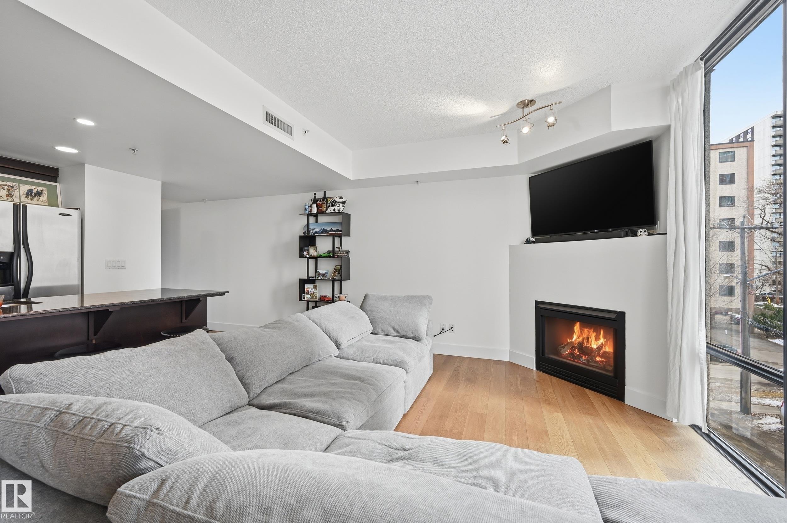 Photo 12 at 306 - 10028 119 Street NW, Wîhkwêntôwin, Edmonton