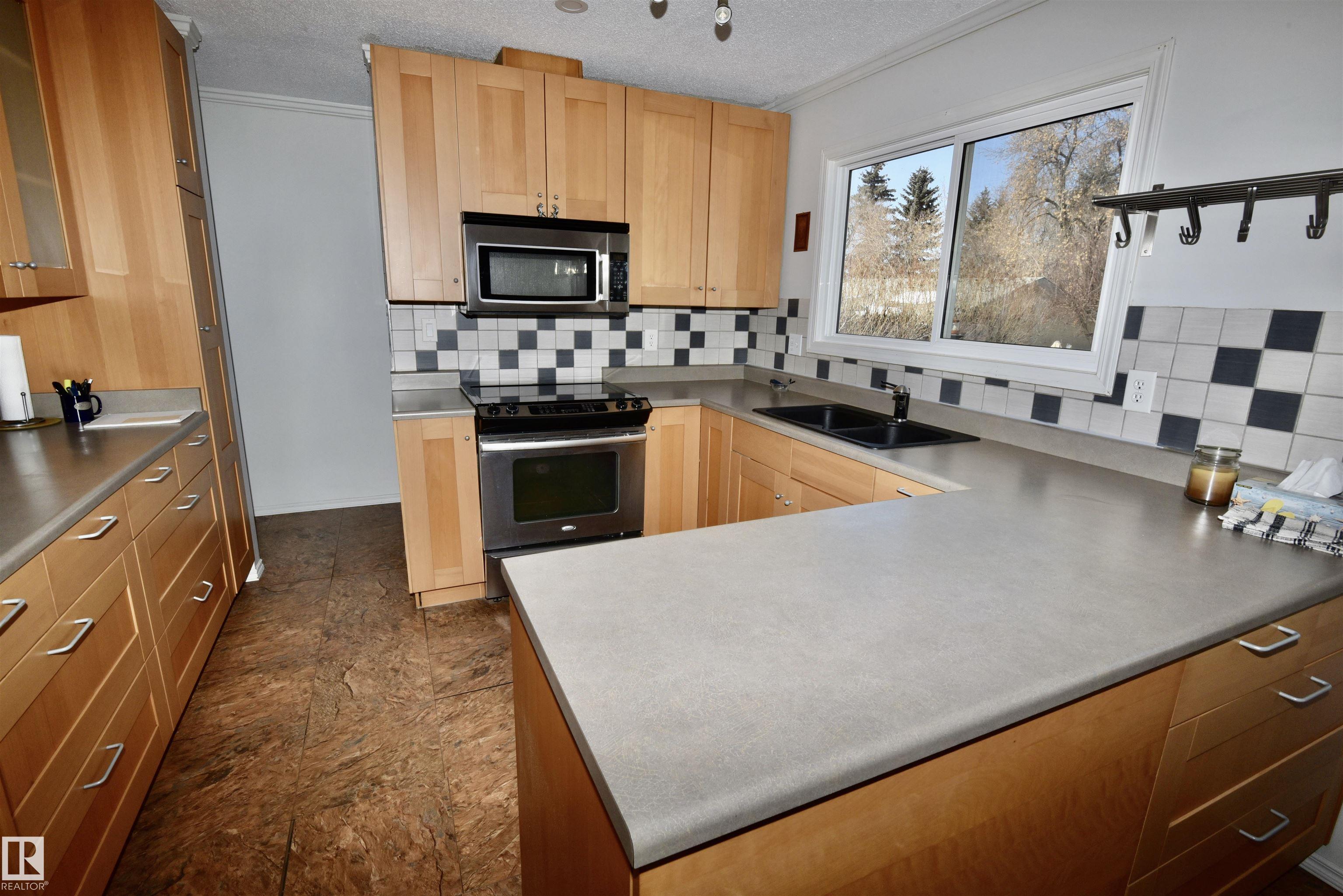 Photo 6 at 10212 168 Avenue NW, Baturyn, Edmonton