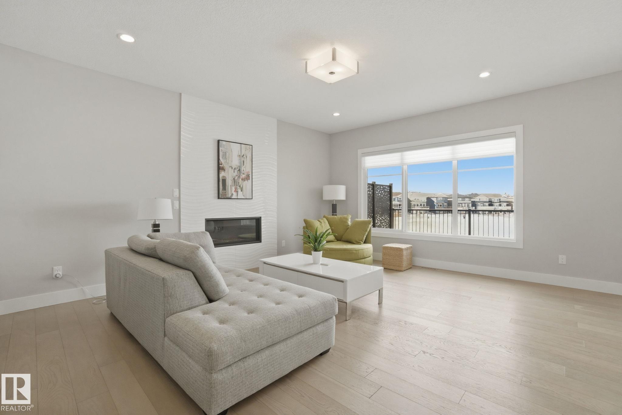 Picture for 21916 80 AV NW