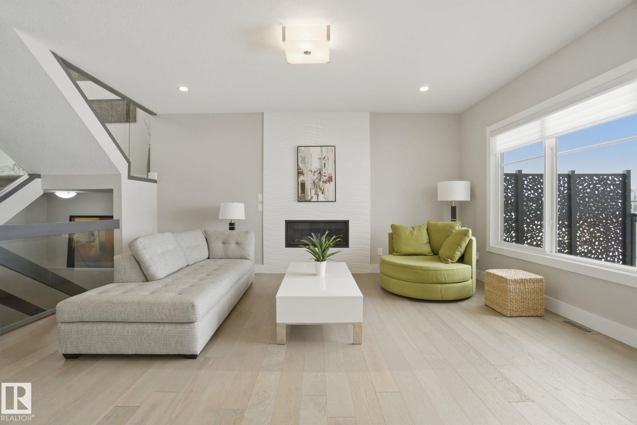 Picture for 21916 80 AV NW