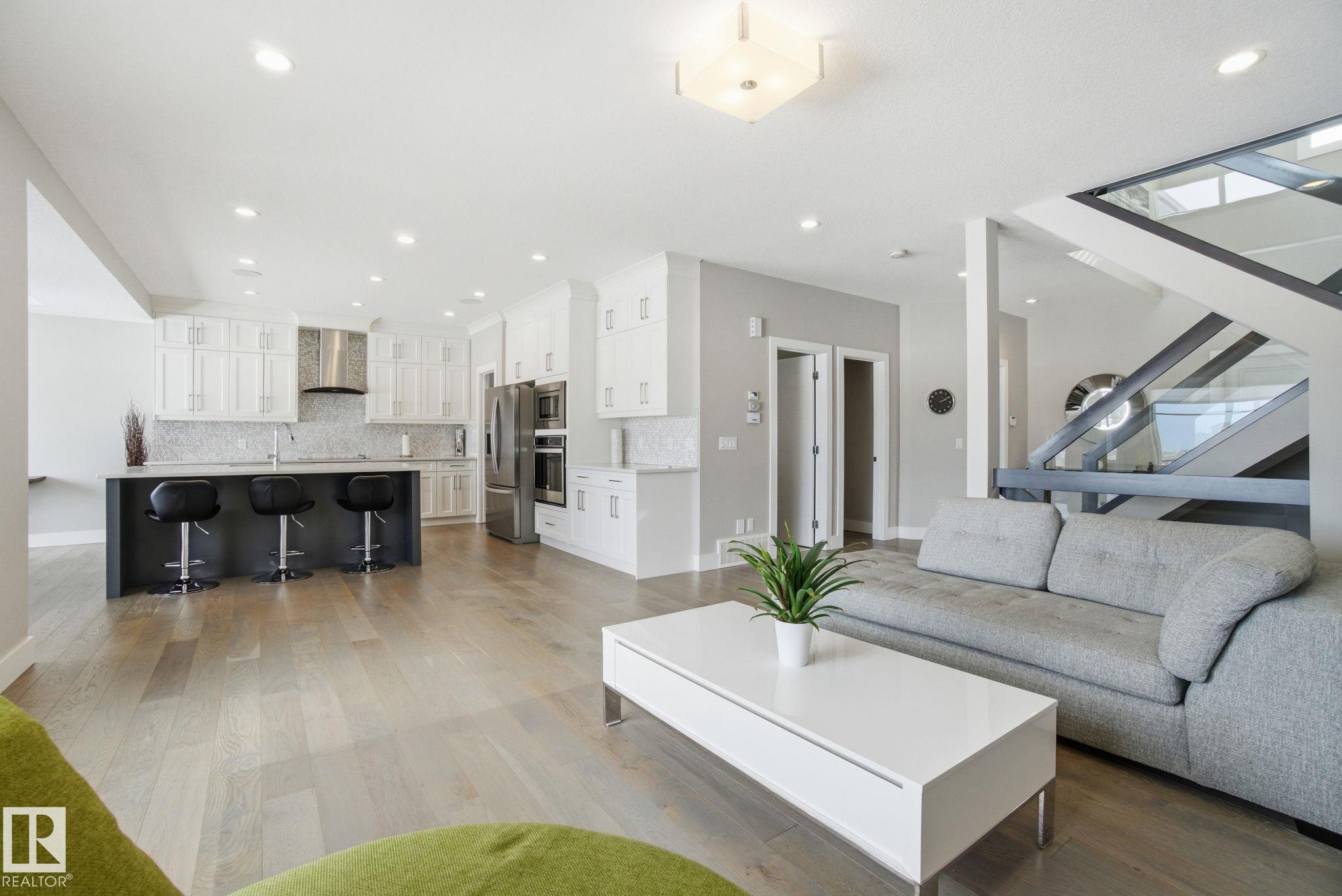 Picture for 21916 80 AV NW