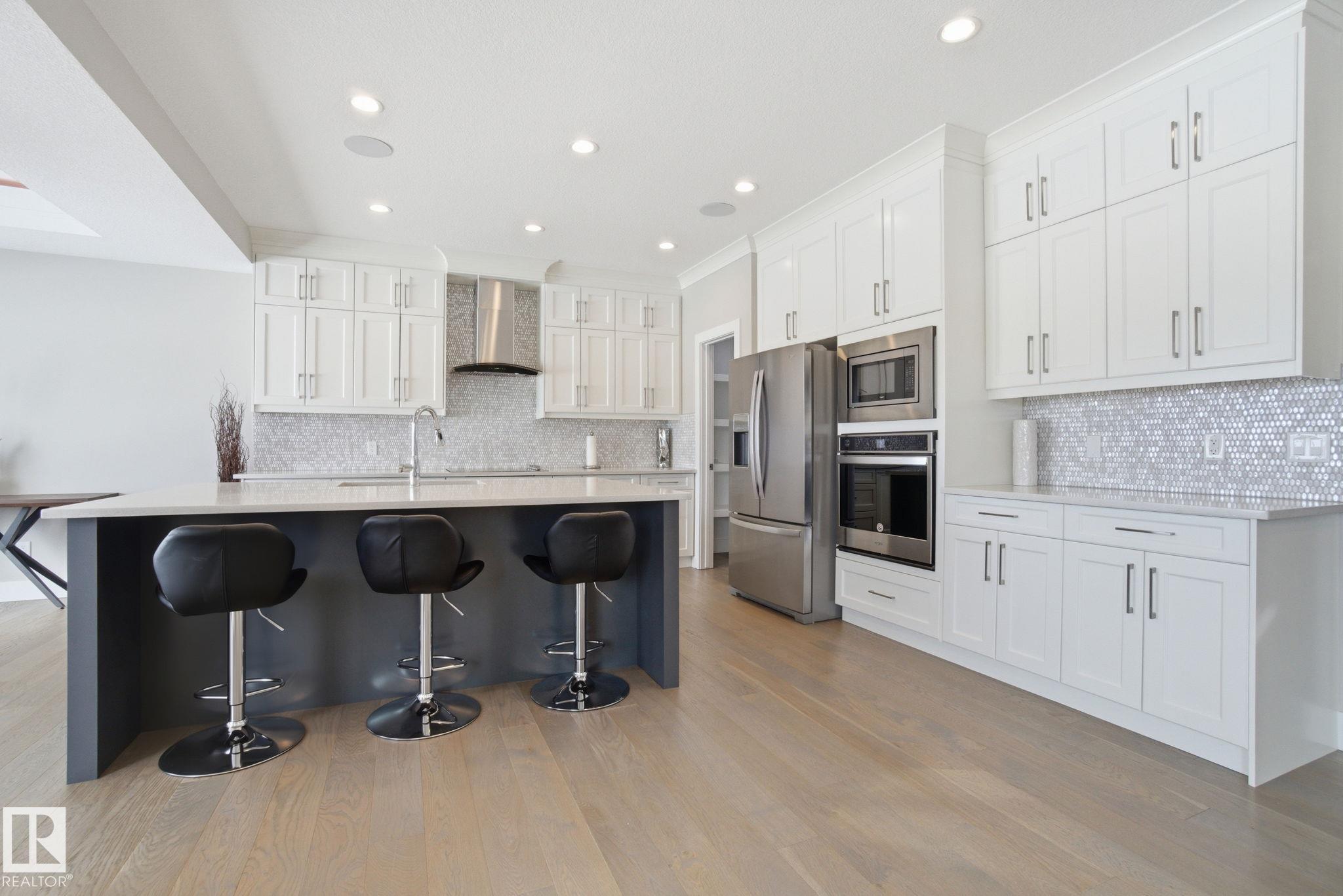 Picture for 21916 80 AV NW