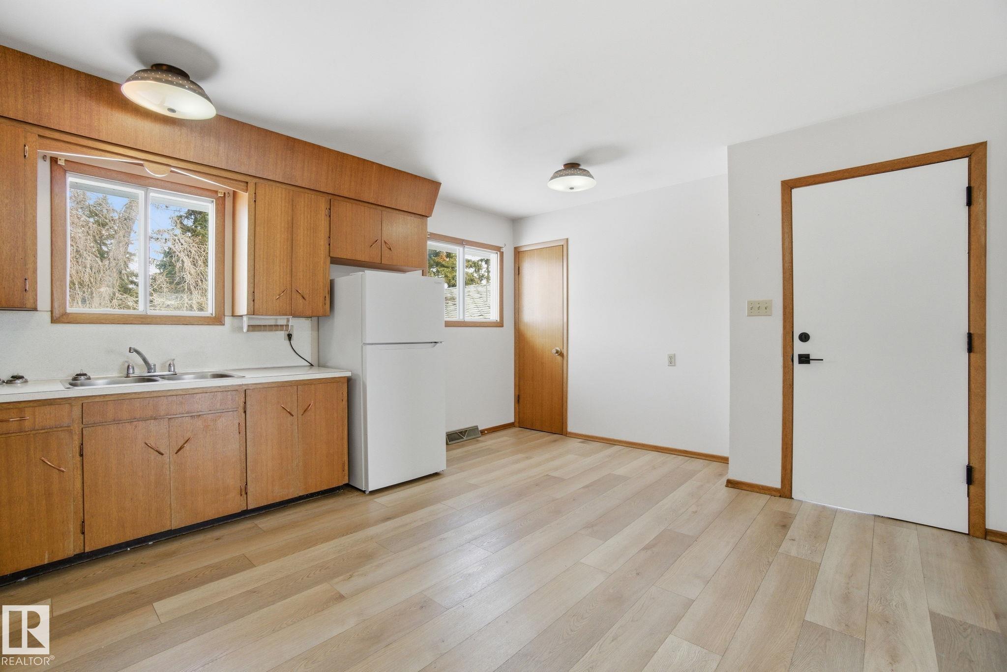 Photo 11 at 5110 57ave, Willow Park, Leduc