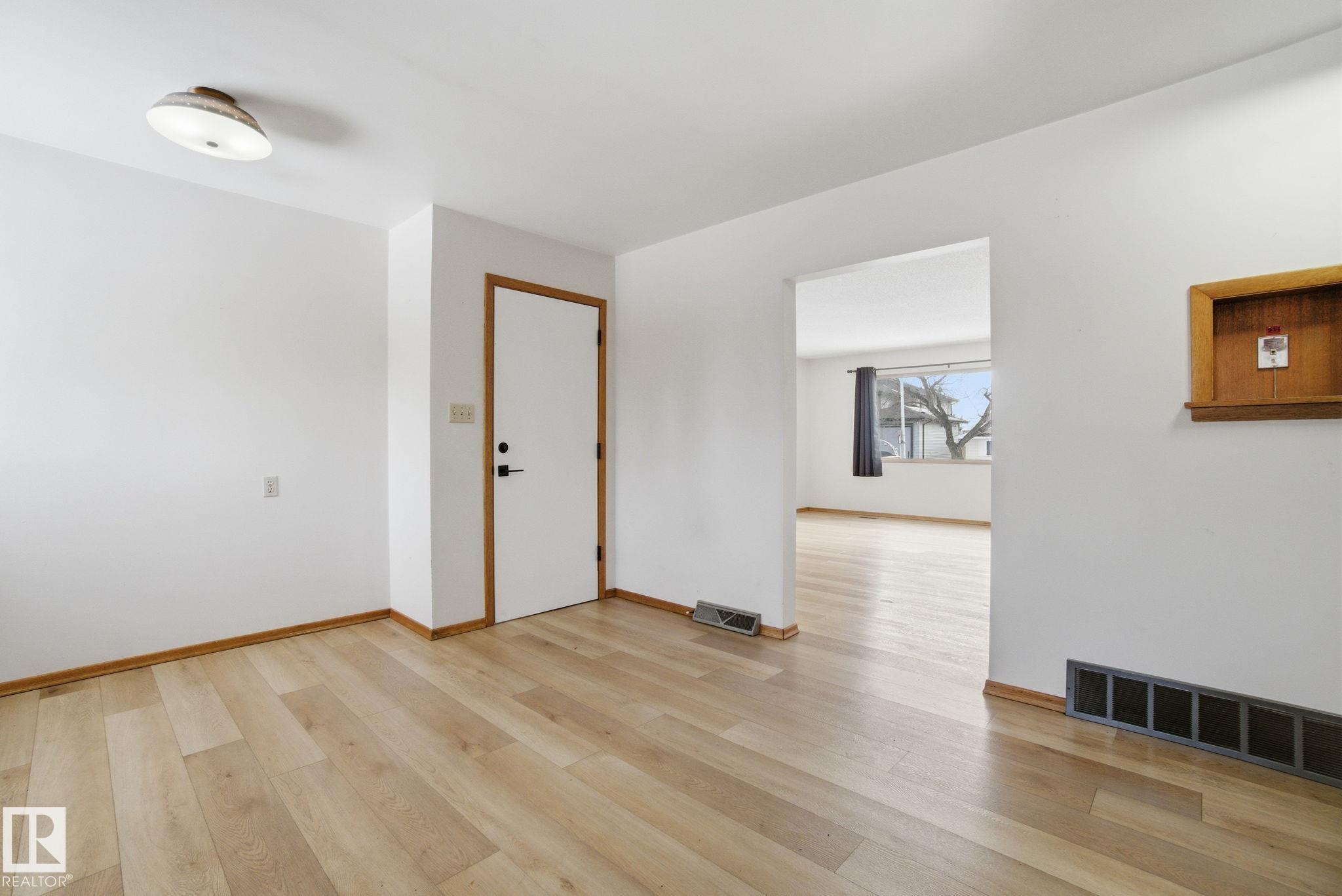 Photo 13 at 5110 57ave, Willow Park, Leduc