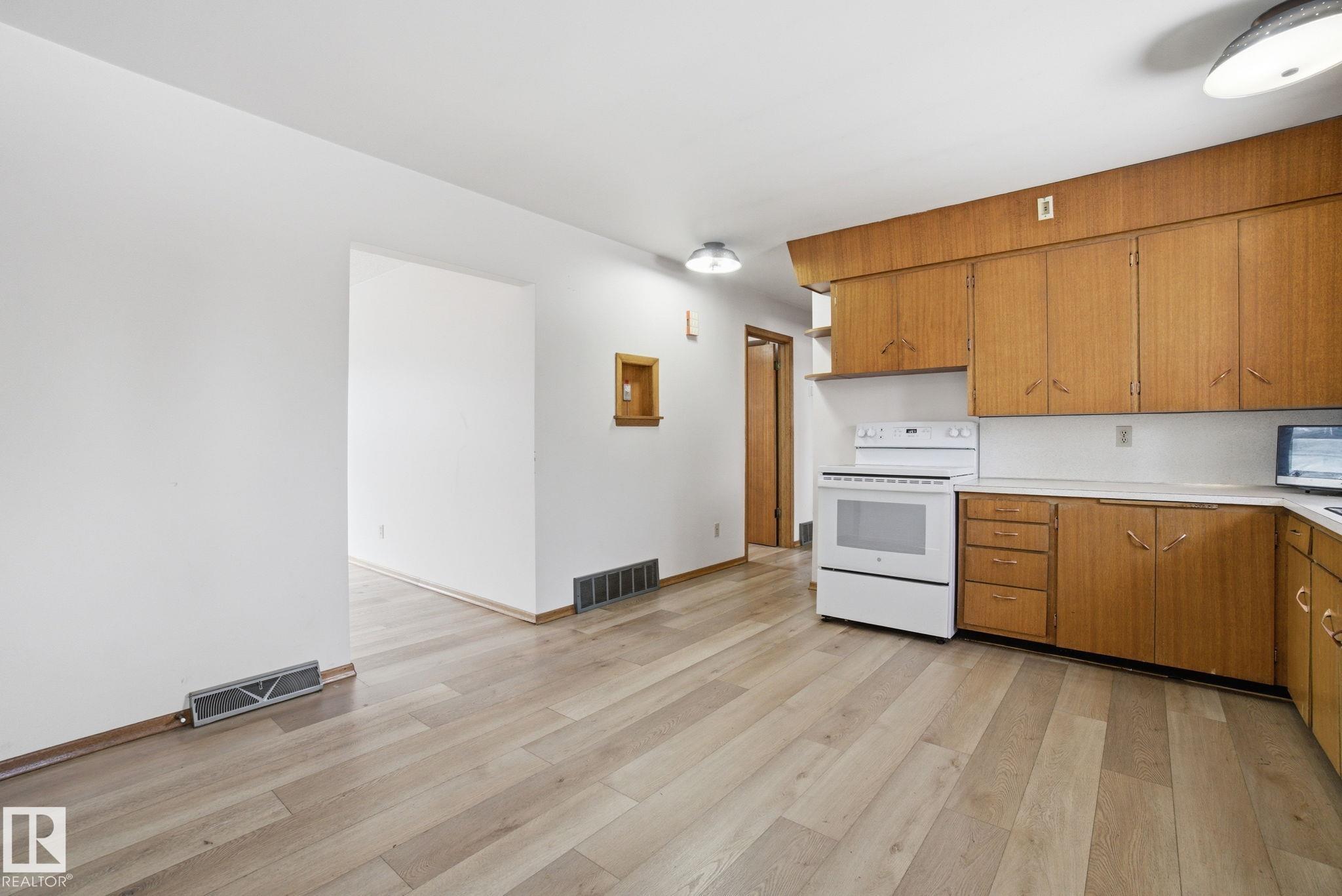 Photo 15 at 5110 57ave, Willow Park, Leduc