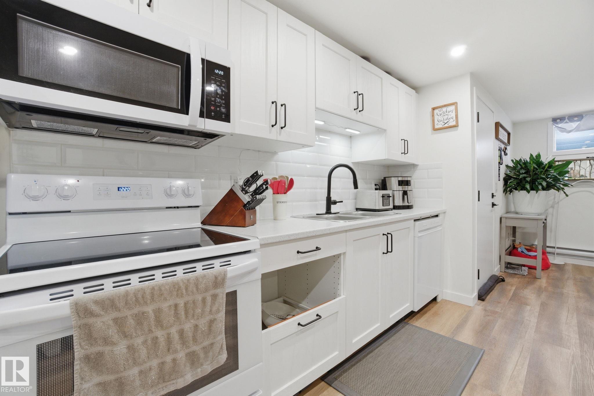 Photo 33 at 5110 57ave, Willow Park, Leduc