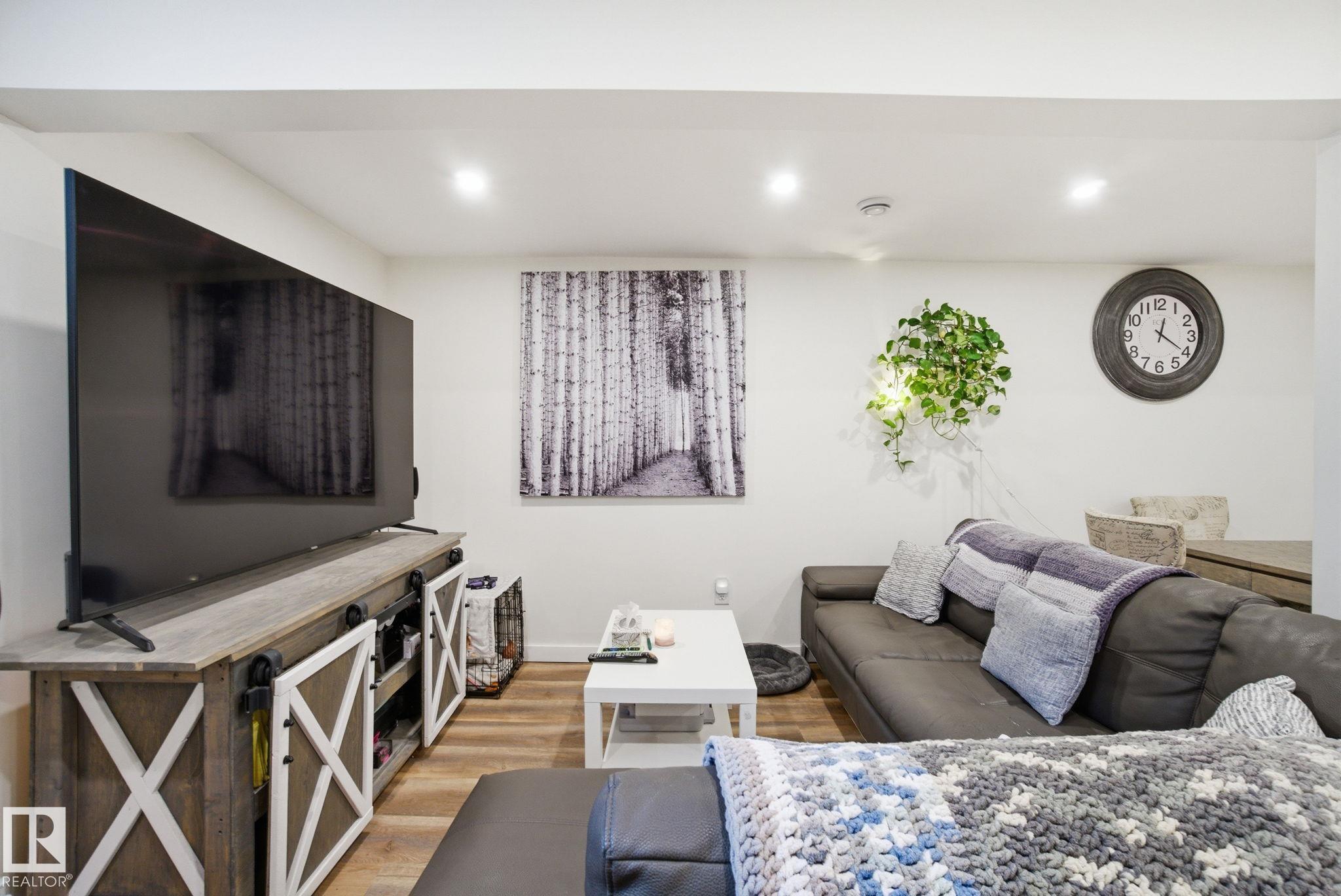 Photo 40 at 5110 57ave, Willow Park, Leduc