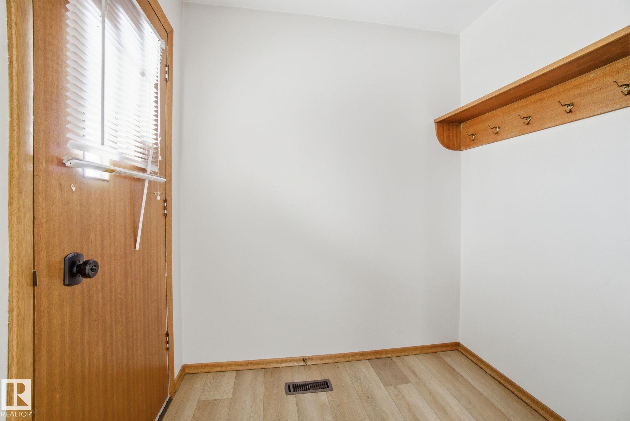 5110 57ave, Willow Park, Leduc