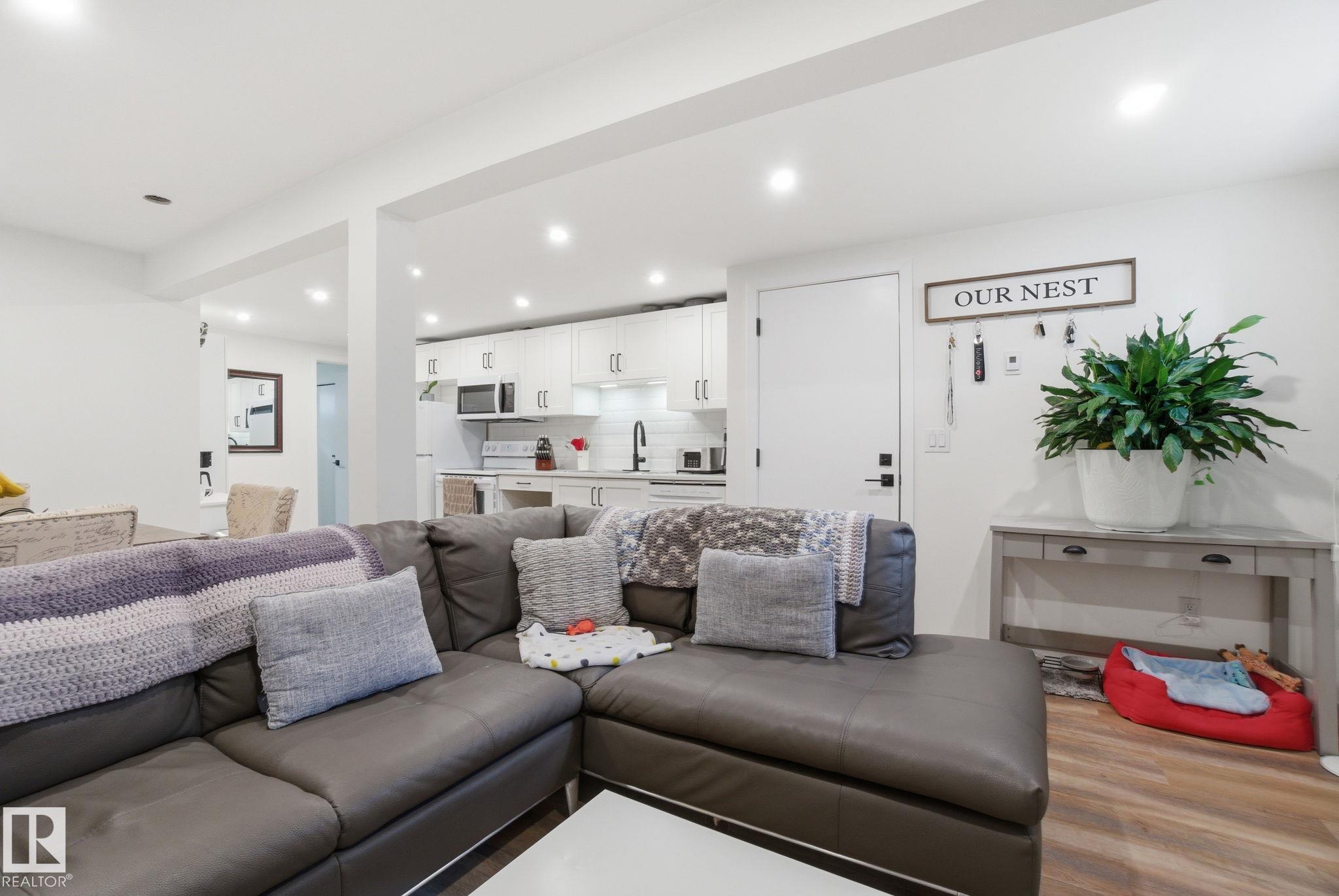 Photo 42 at 5110 57ave, Willow Park, Leduc