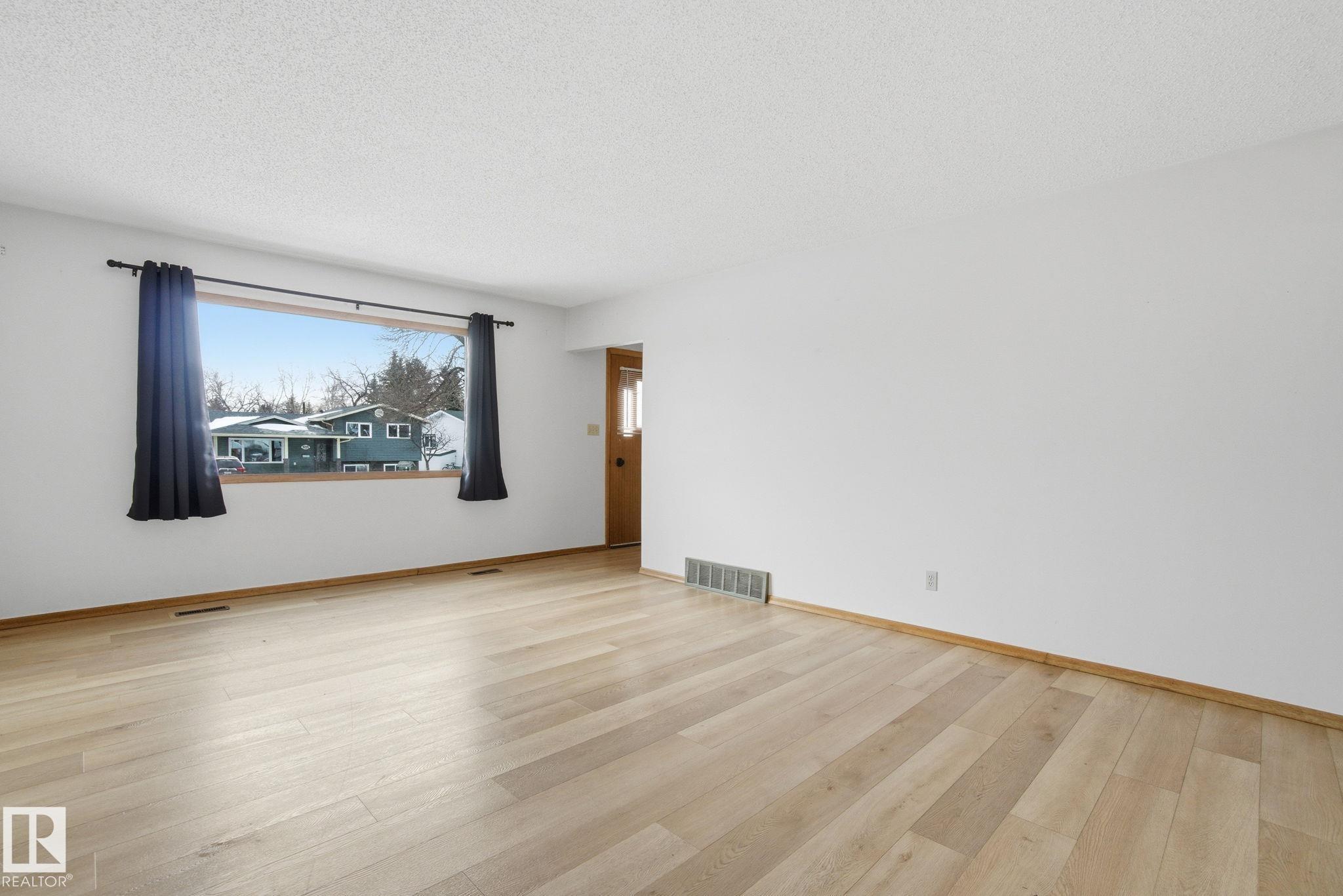 Photo 8 at 5110 57ave, Willow Park, Leduc