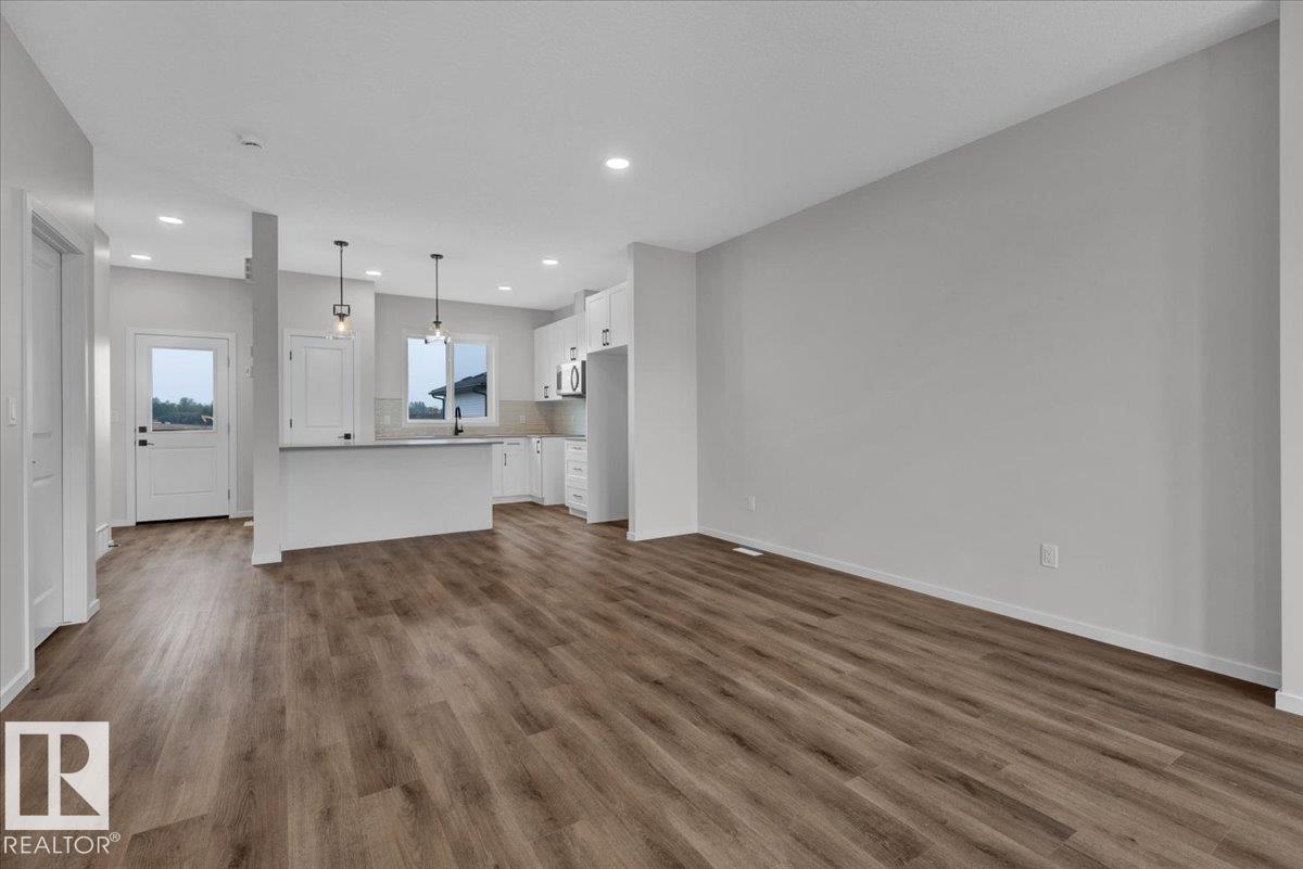 Photo 11 at 1098 Mcleod Avenue, Easton, Spruce Grove