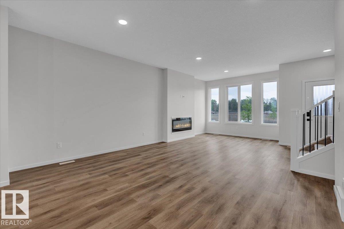 Photo 12 at 1098 Mcleod Avenue, Easton, Spruce Grove