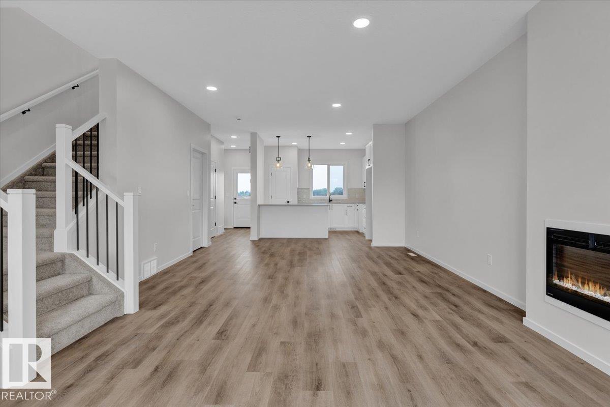 Photo 9 at 1098 Mcleod Avenue, Easton, Spruce Grove