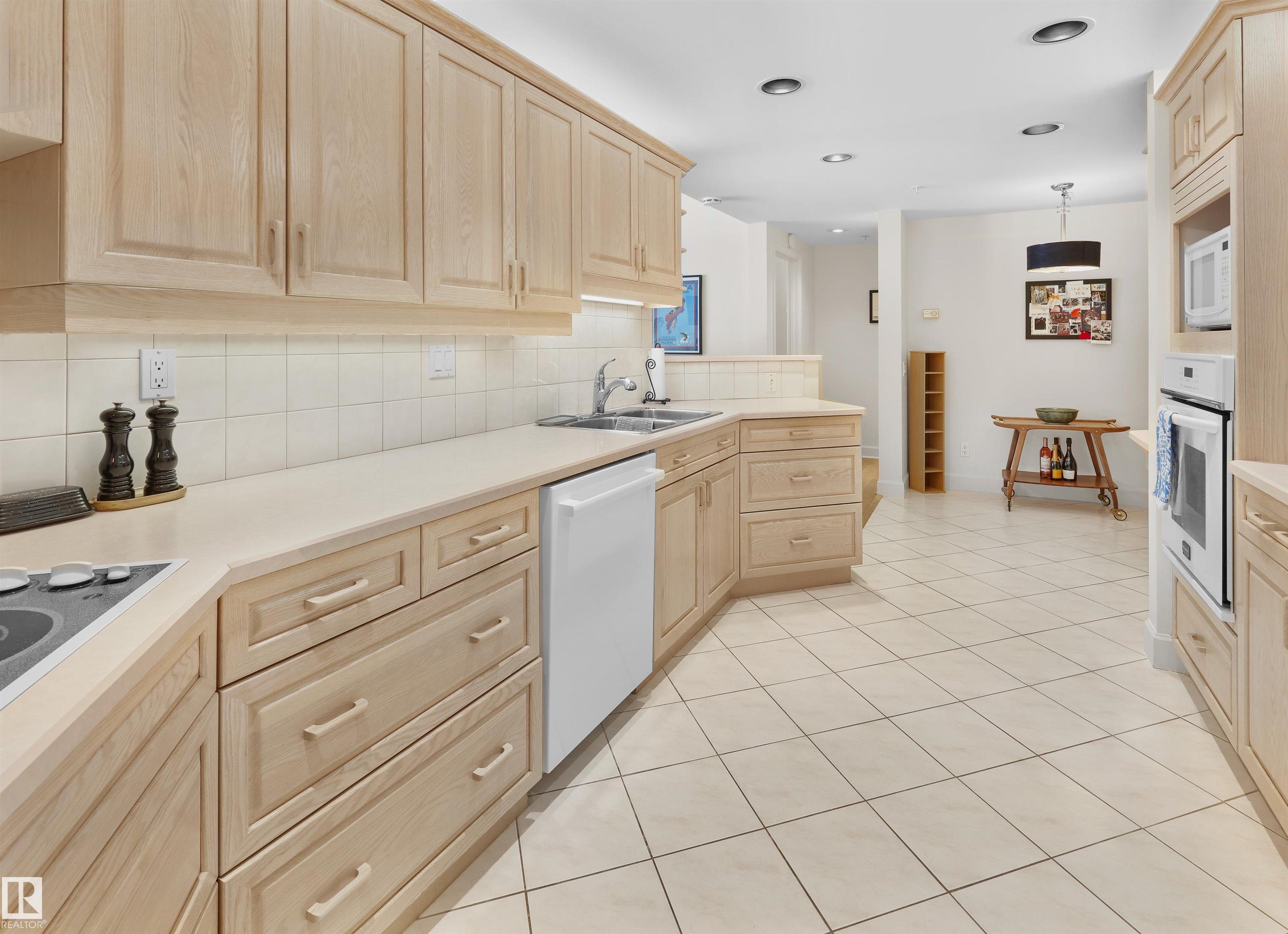 Photo 11 at 104 - 11640 79 Avenue NW, Belgravia, Edmonton