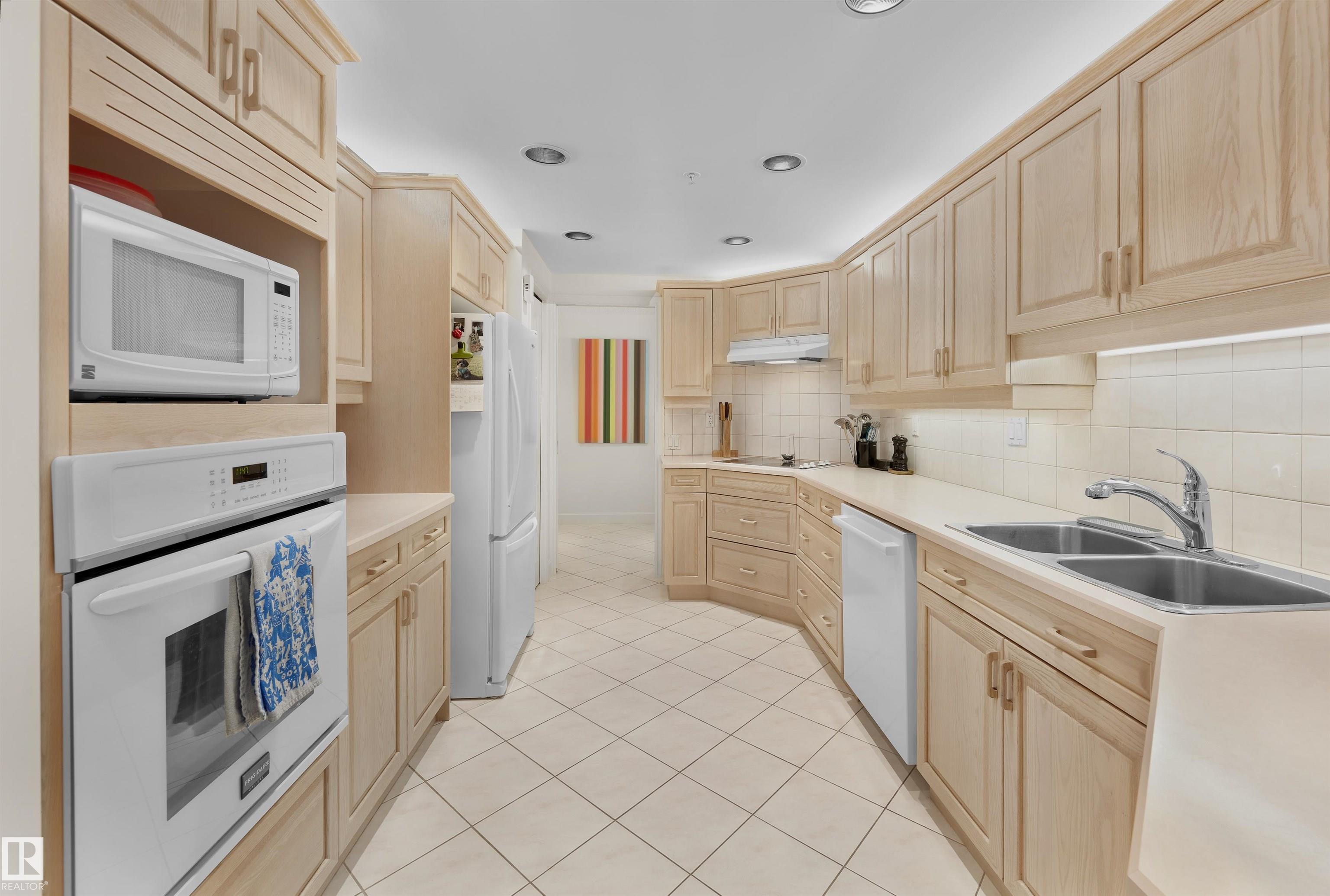 Photo 10 at 104 - 11640 79 Avenue NW, Belgravia, Edmonton