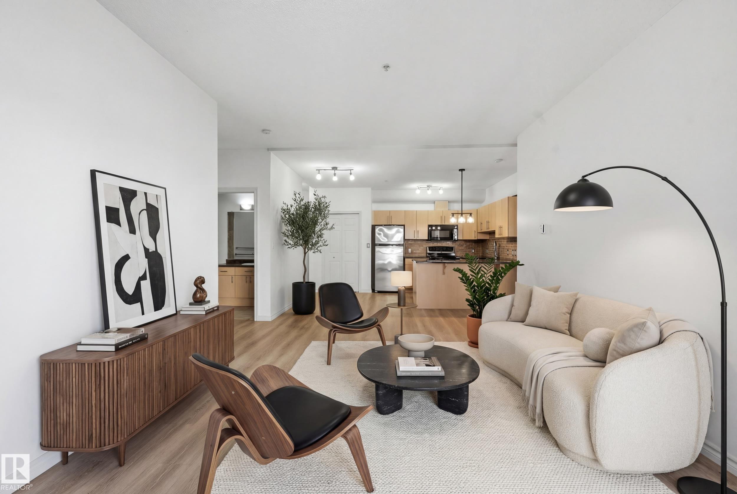 517 - 10235 112 Street NW, Wîhkwêntôwin, Edmonton