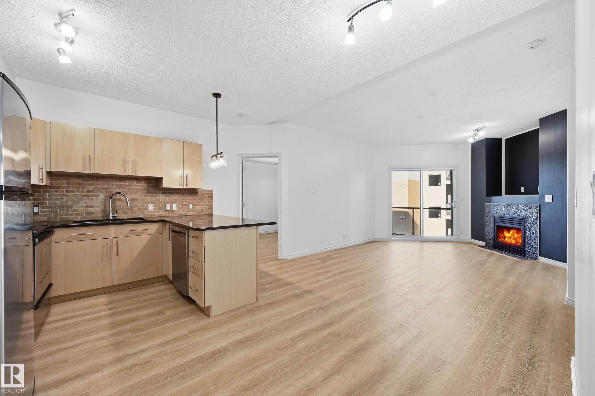 517 - 10235 112 Street NW, Wîhkwêntôwin, Edmonton