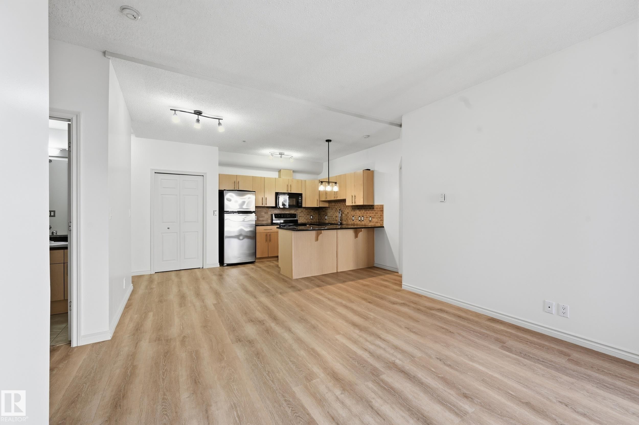 Photo 11 at 517 - 10235 112 Street NW, Wîhkwêntôwin, Edmonton