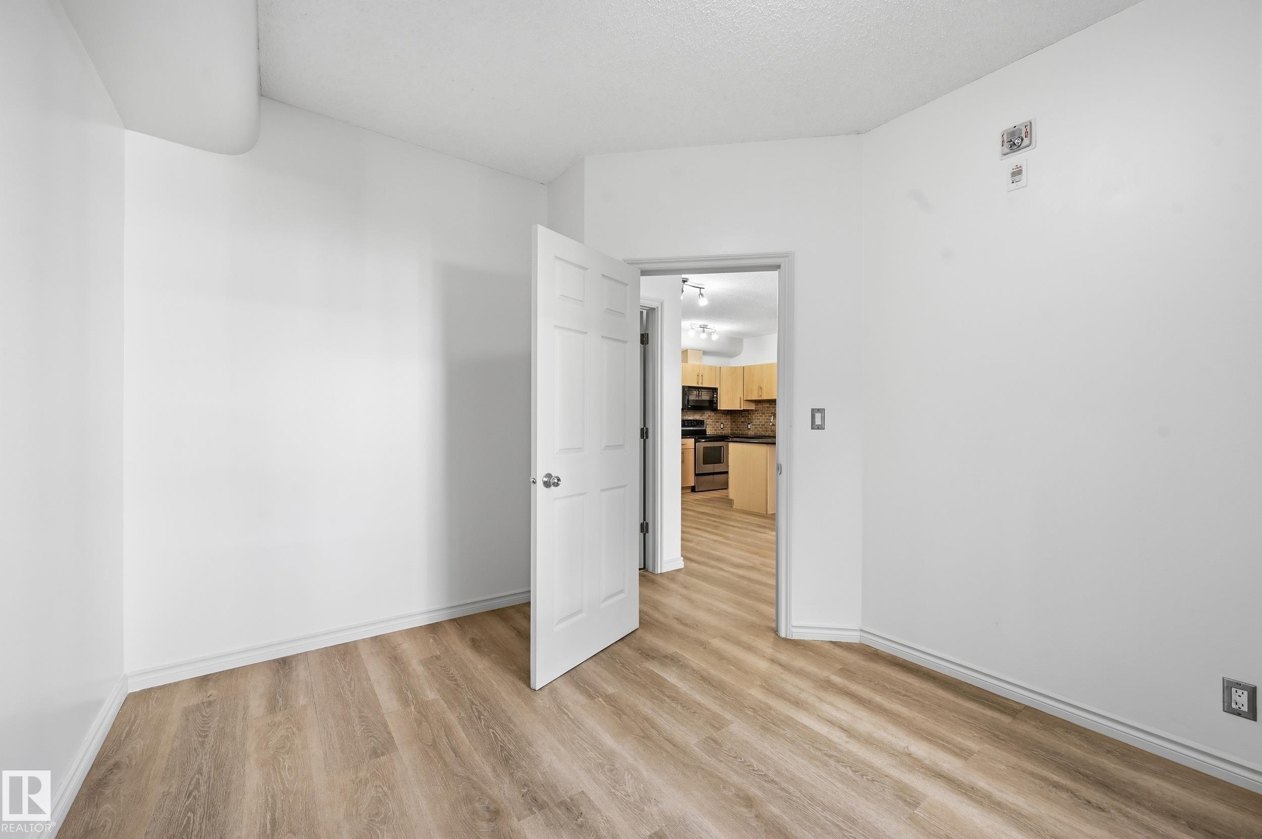 Photo 19 at 517 - 10235 112 Street NW, Wîhkwêntôwin, Edmonton